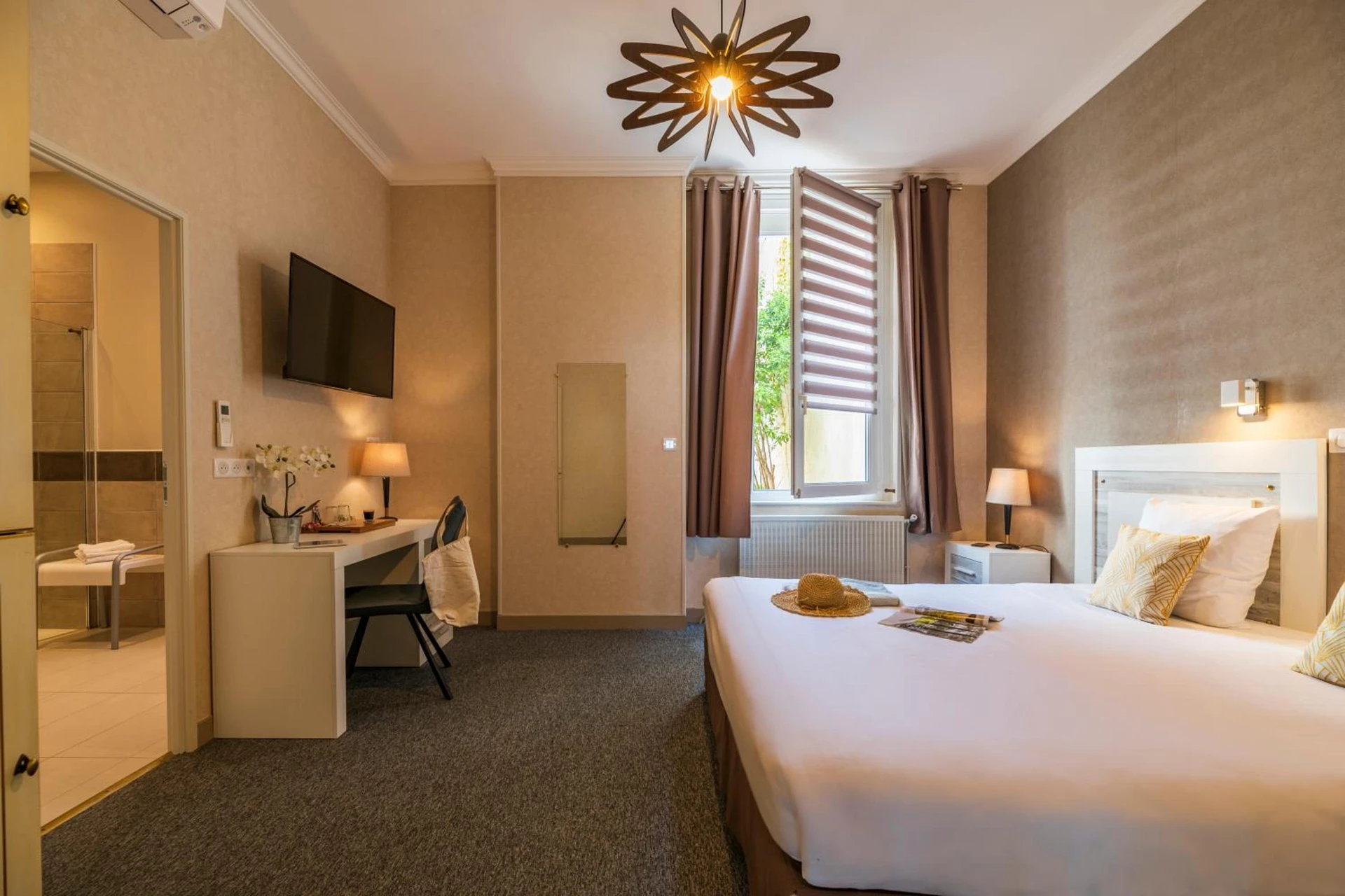Chambre disponible pour un séminaire d'entreprise à CERISE Royan - Le Grand Hôtel de la Plage - Royan