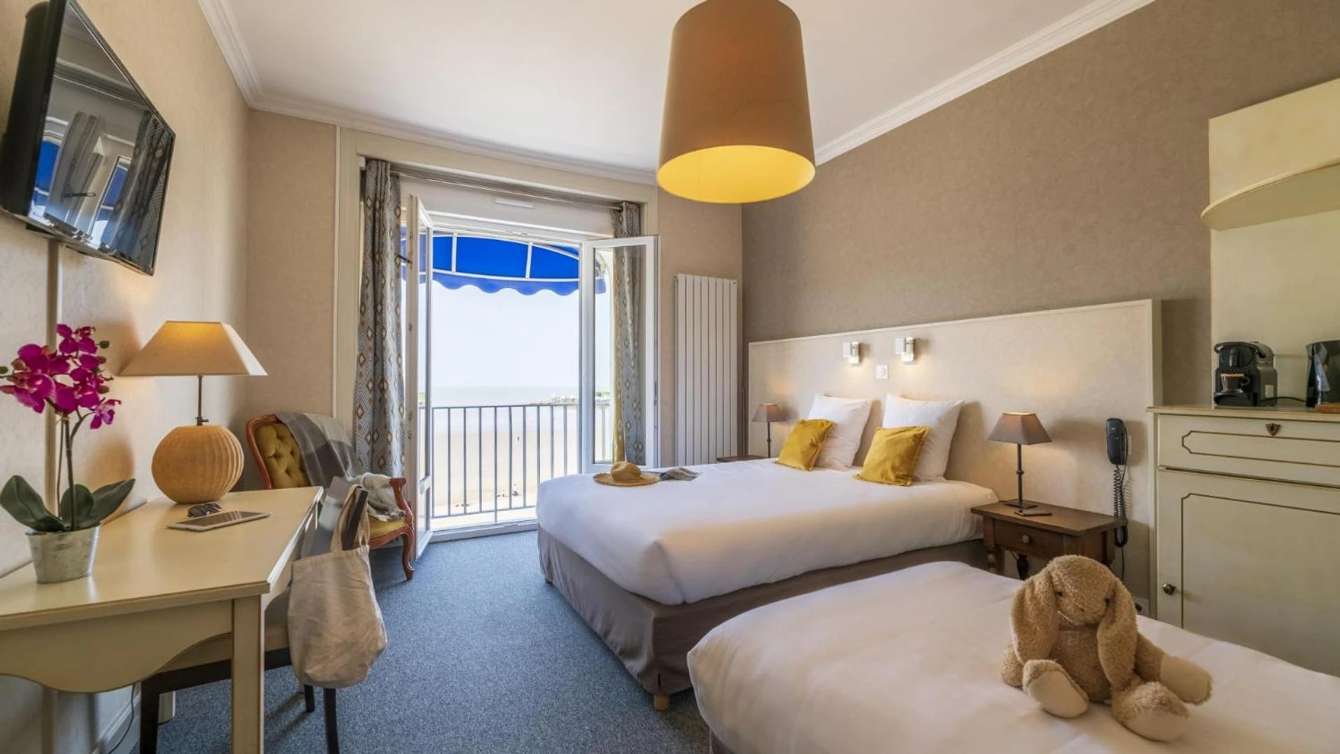 Magnifique chambre pour un séminaire d'entreprise à CERISE Royan - Le Grand Hôtel de la Plage - Royan