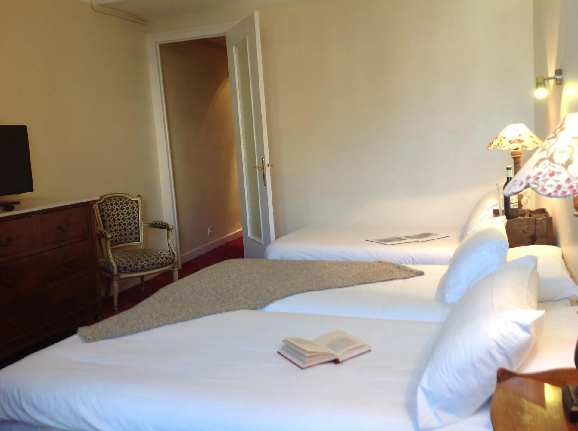 Chambre disponible pour un séminaire d'entreprise à Grand Hôtel de la Poste - Saint-Jean-de-Luz