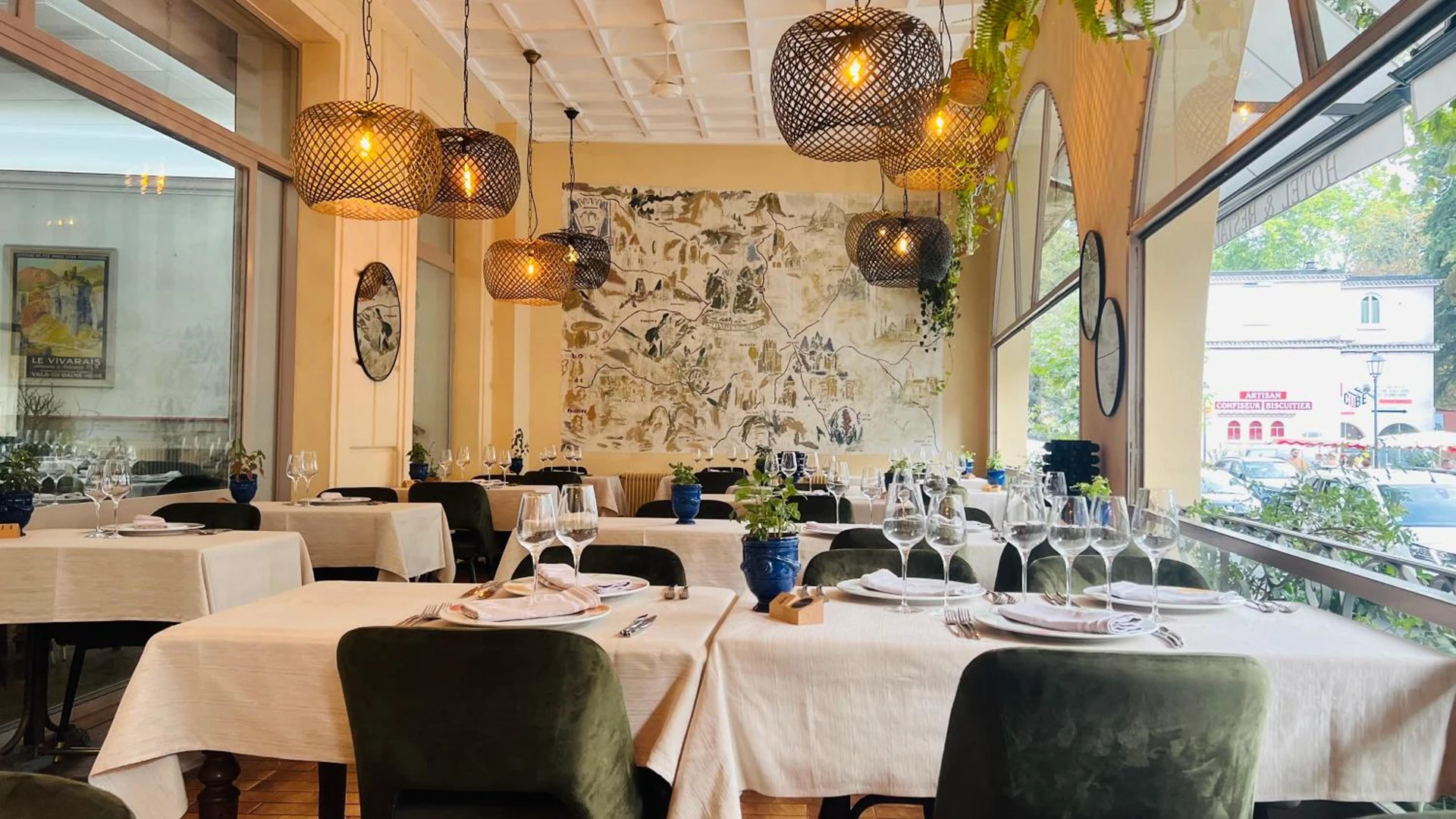 Organiser un séminaire d'entreprise : Logis Hôtel Restaurant Grand Hôtel de Lyon à vals-les-bains