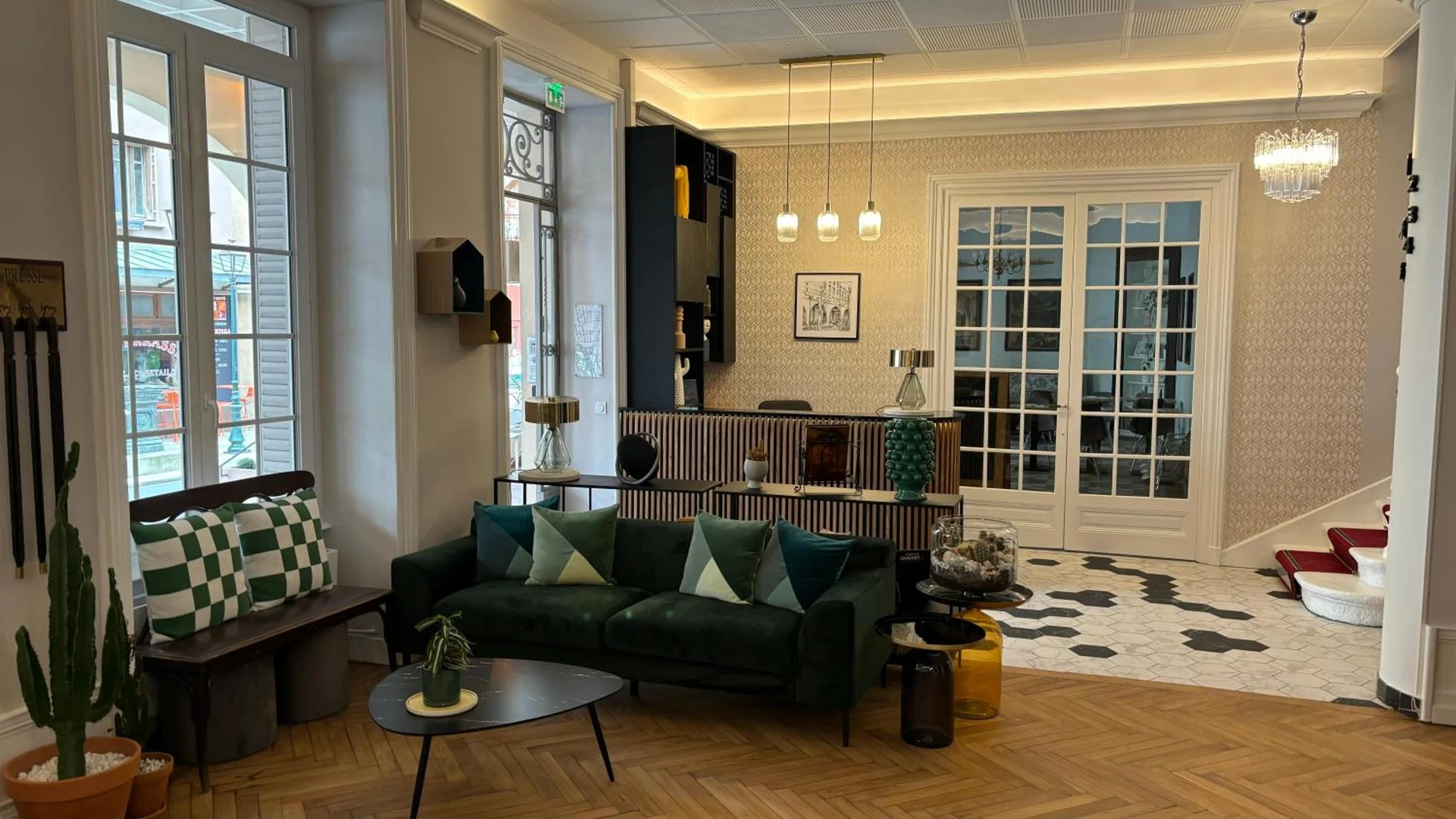 Organiser un séminaire d'entreprise : Logis Hôtel Restaurant Grand Hôtel de Lyon à vals-les-bains
