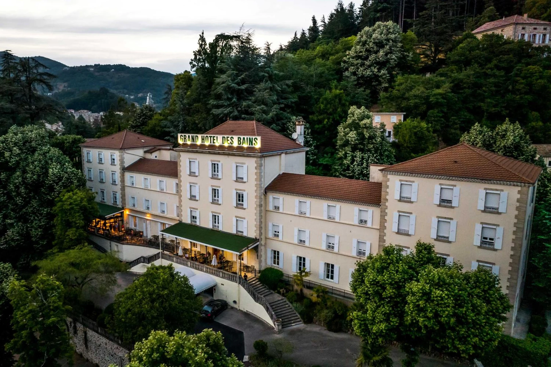 Organiser un séminaire d'entreprise : Grand Hotel Des Bains à vals-les-bains