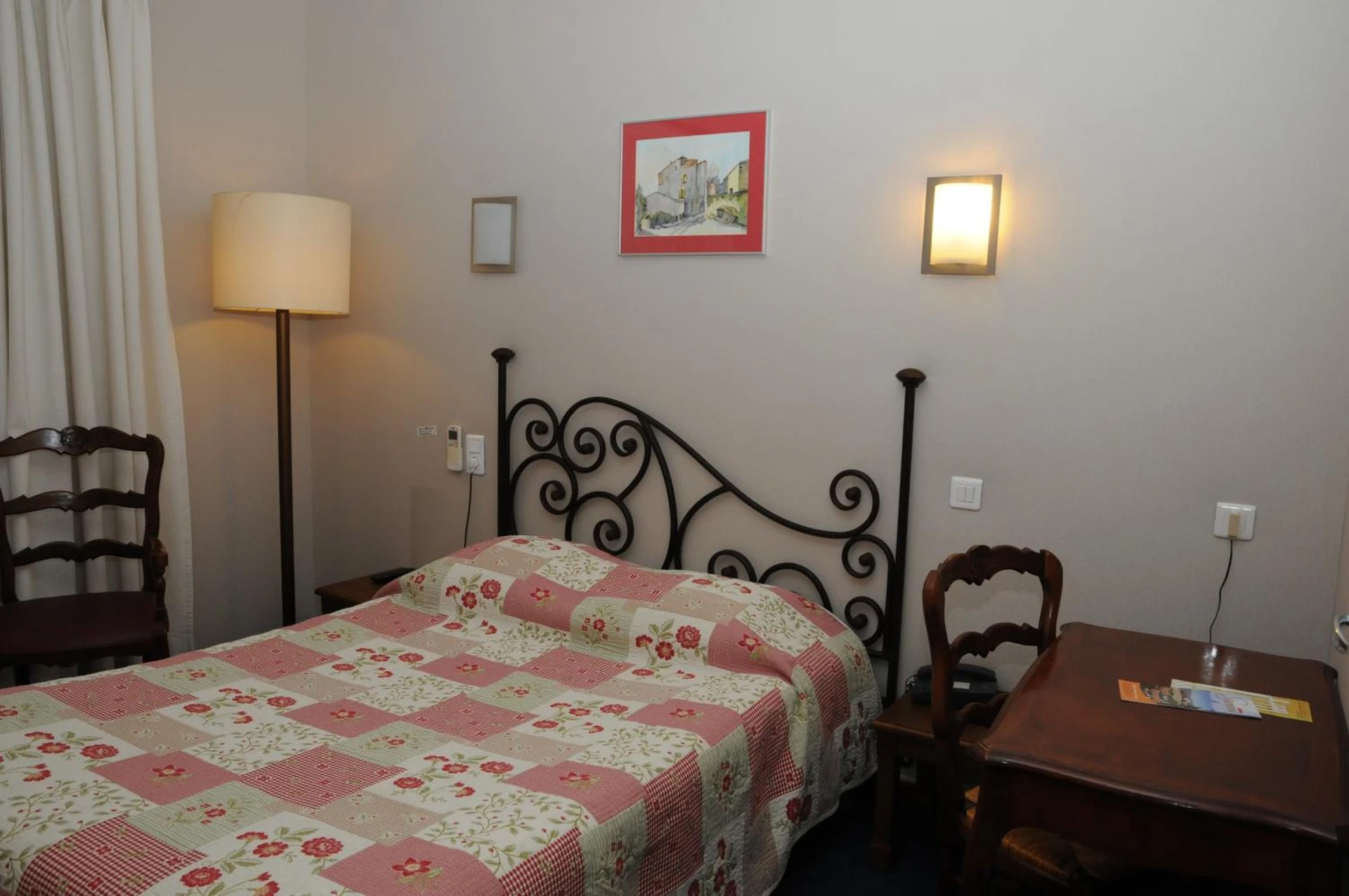 Chambre disponible pour un séminaire d'entreprise à Grand Hôtel du Cours - Sisteron