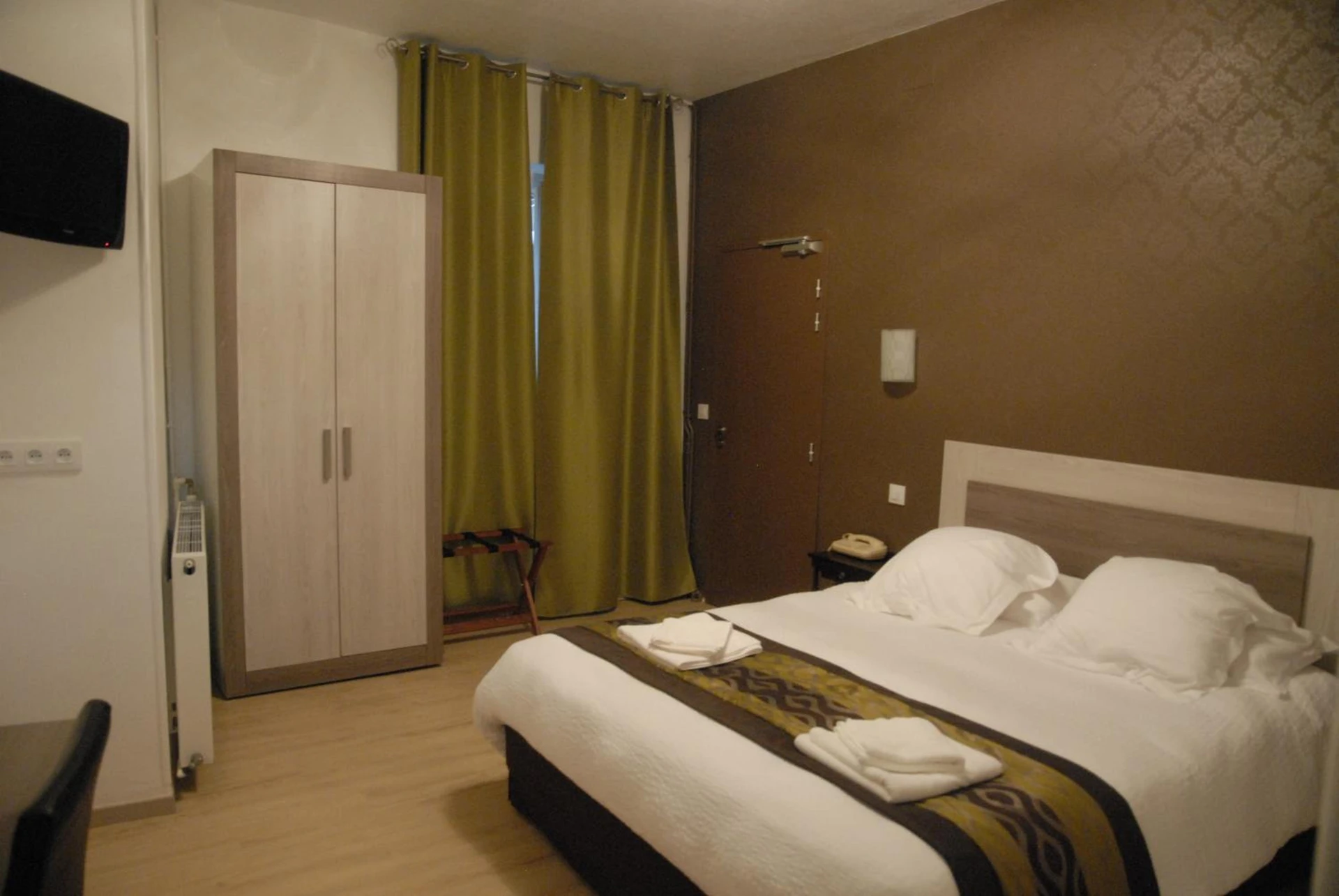Chambre disponible pour un séminaire d'entreprise à Logis Grand Hotel Pelisson - Propriano