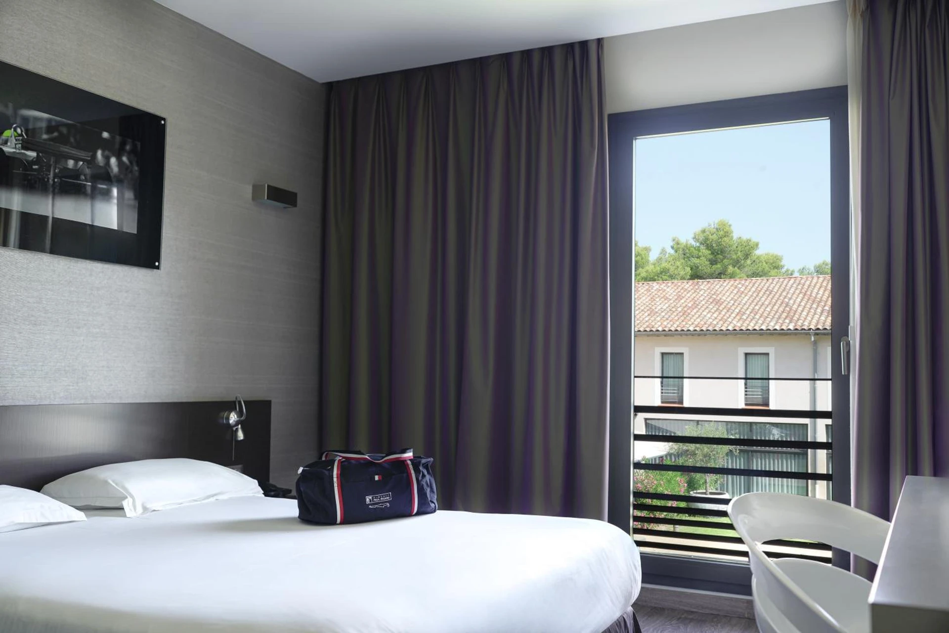 Chambre disponible pour un séminaire d'entreprise à Grand Prix Hôtel & Restaurant - Le Castellet