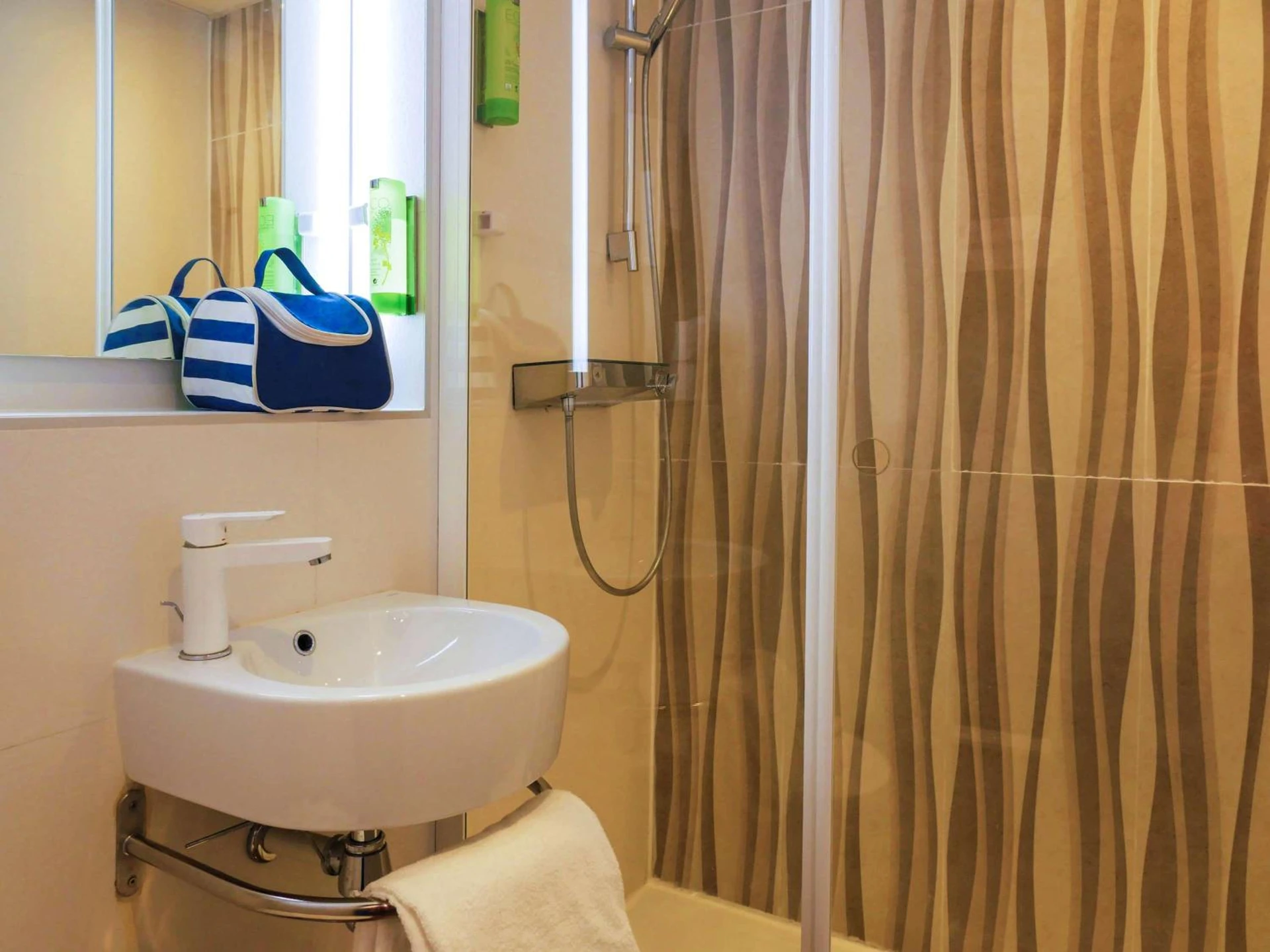 Chambre disponible pour un séminaire d'entreprise à greet Hotel Marseille Provence Aéroport - Vitrolles