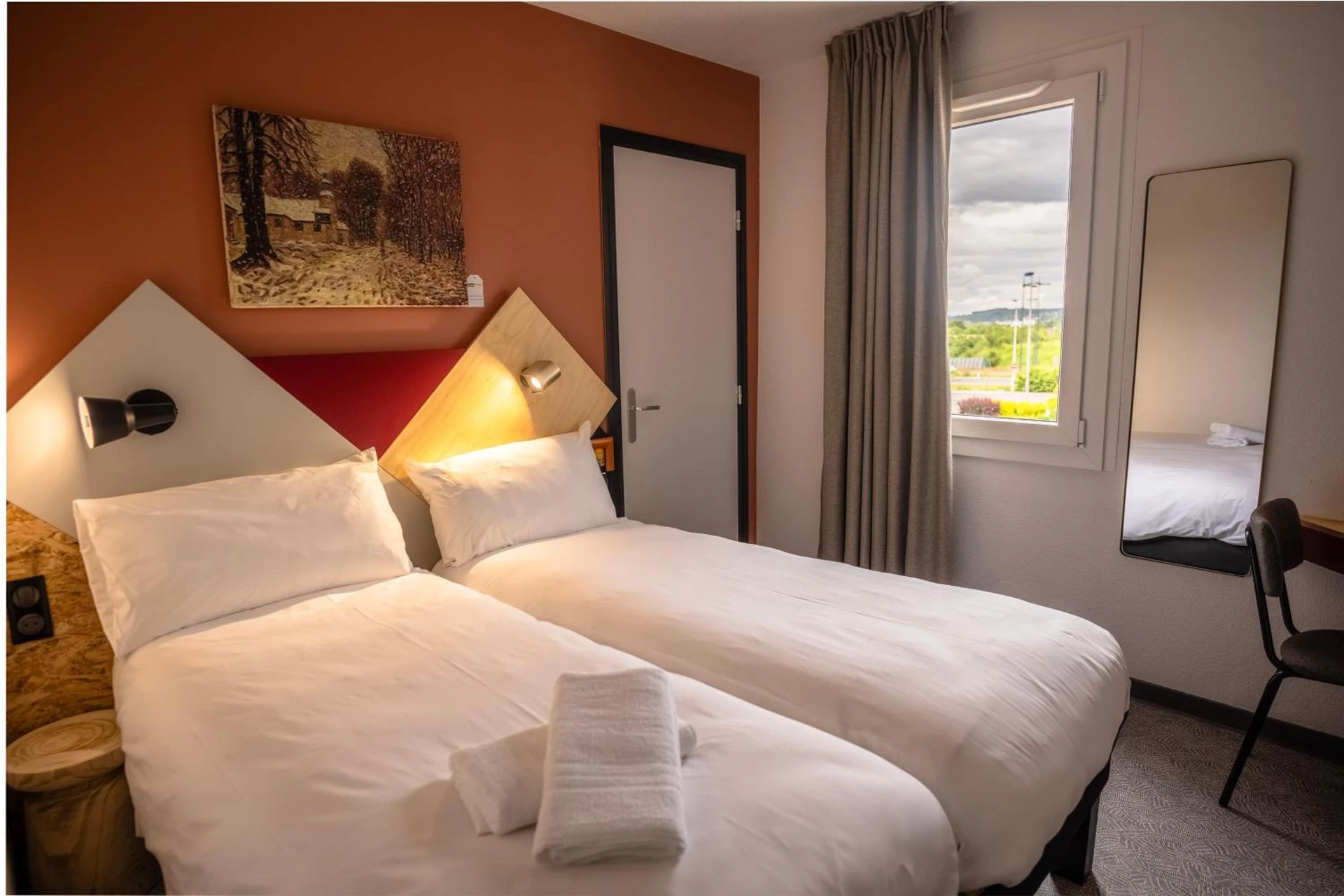 Magnifique chambre pour un séminaire d'entreprise à greet Hôtel Montbéliard - Montbéliard