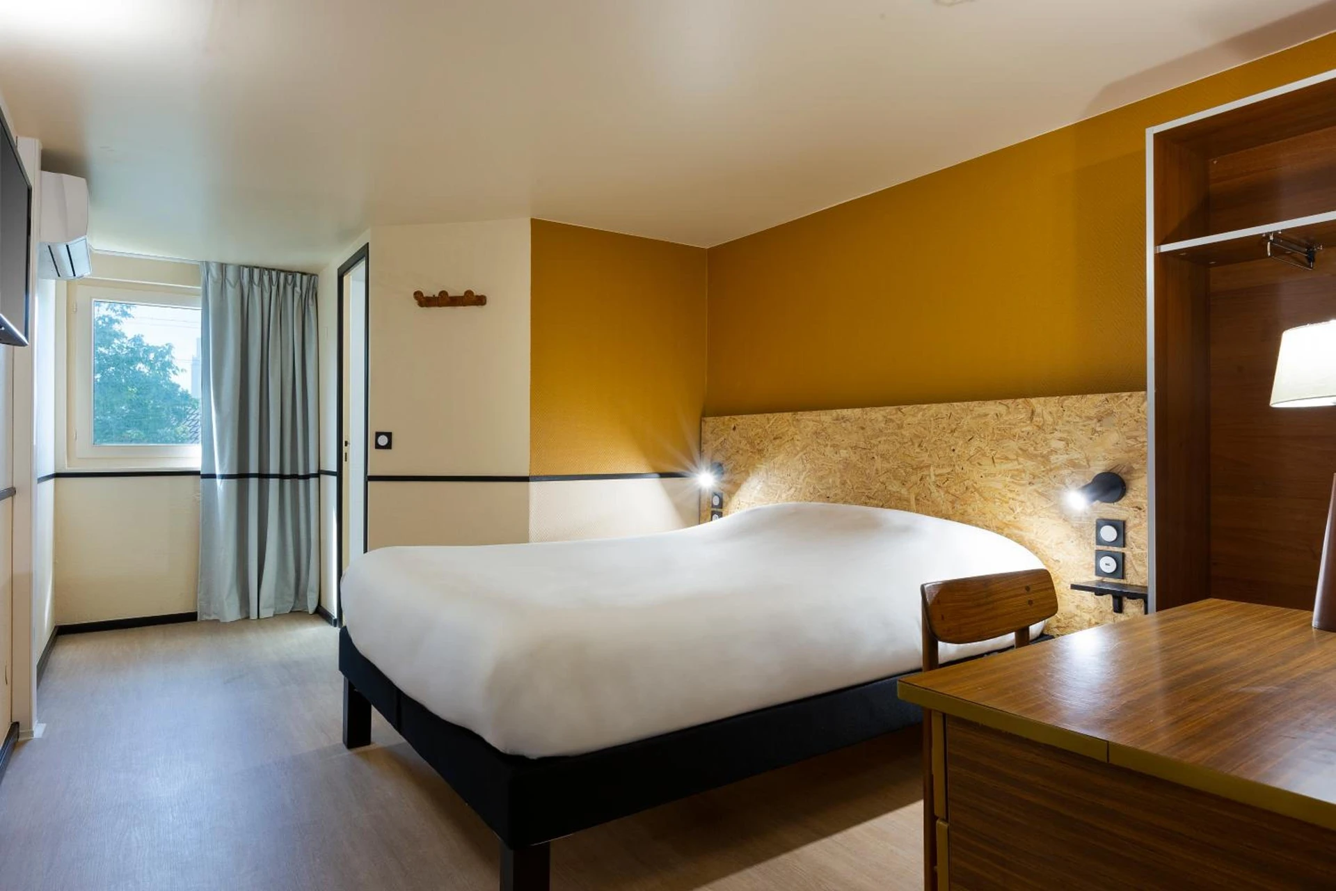 Chambre disponible pour un séminaire d'entreprise à Greet Hôtel Villeneuve la Garenne - rénové - Villeneuve-la-Garenne