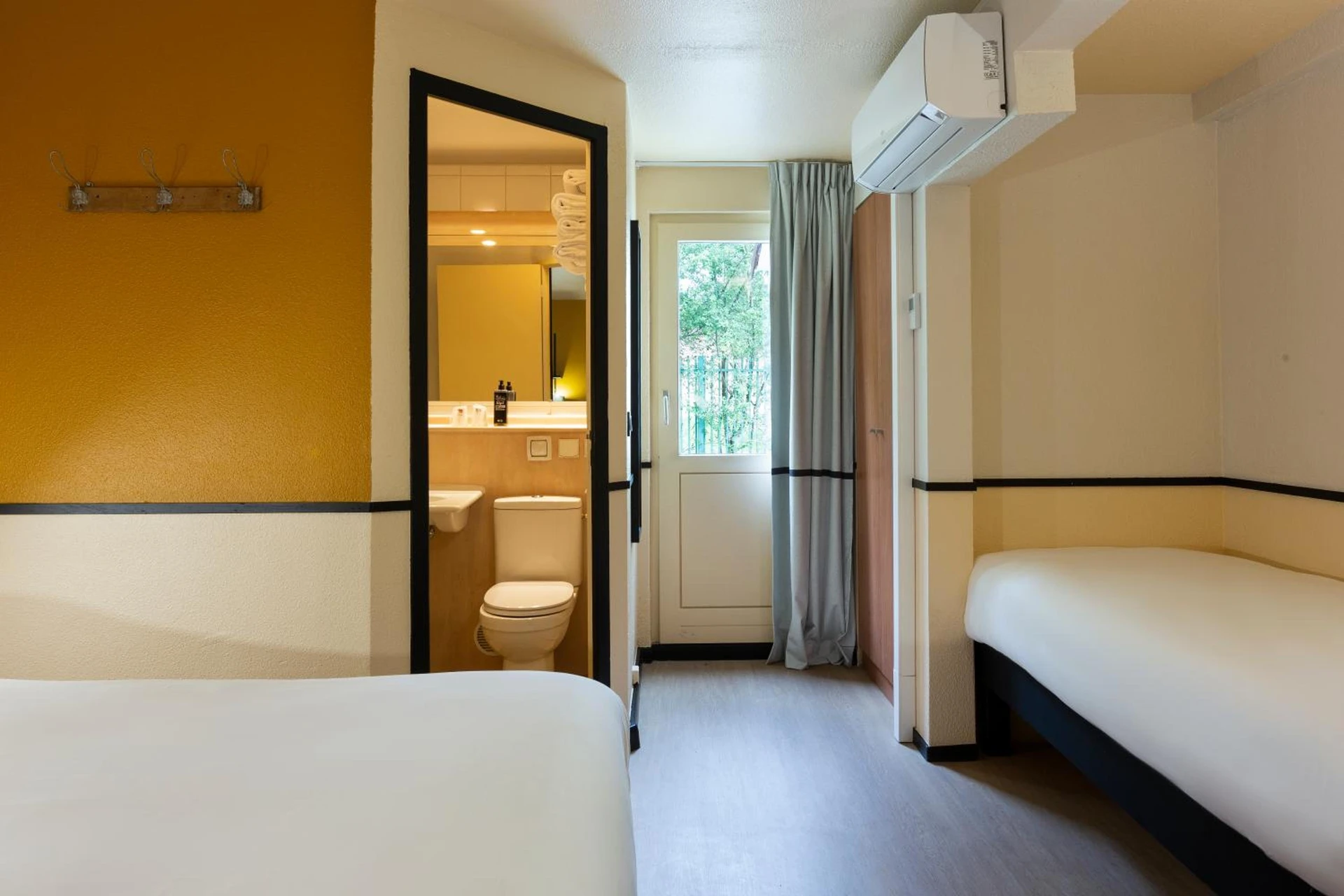 Chambre disponible pour un séminaire d'entreprise à Greet Hôtel Villeneuve la Garenne - rénové - Villeneuve-la-Garenne