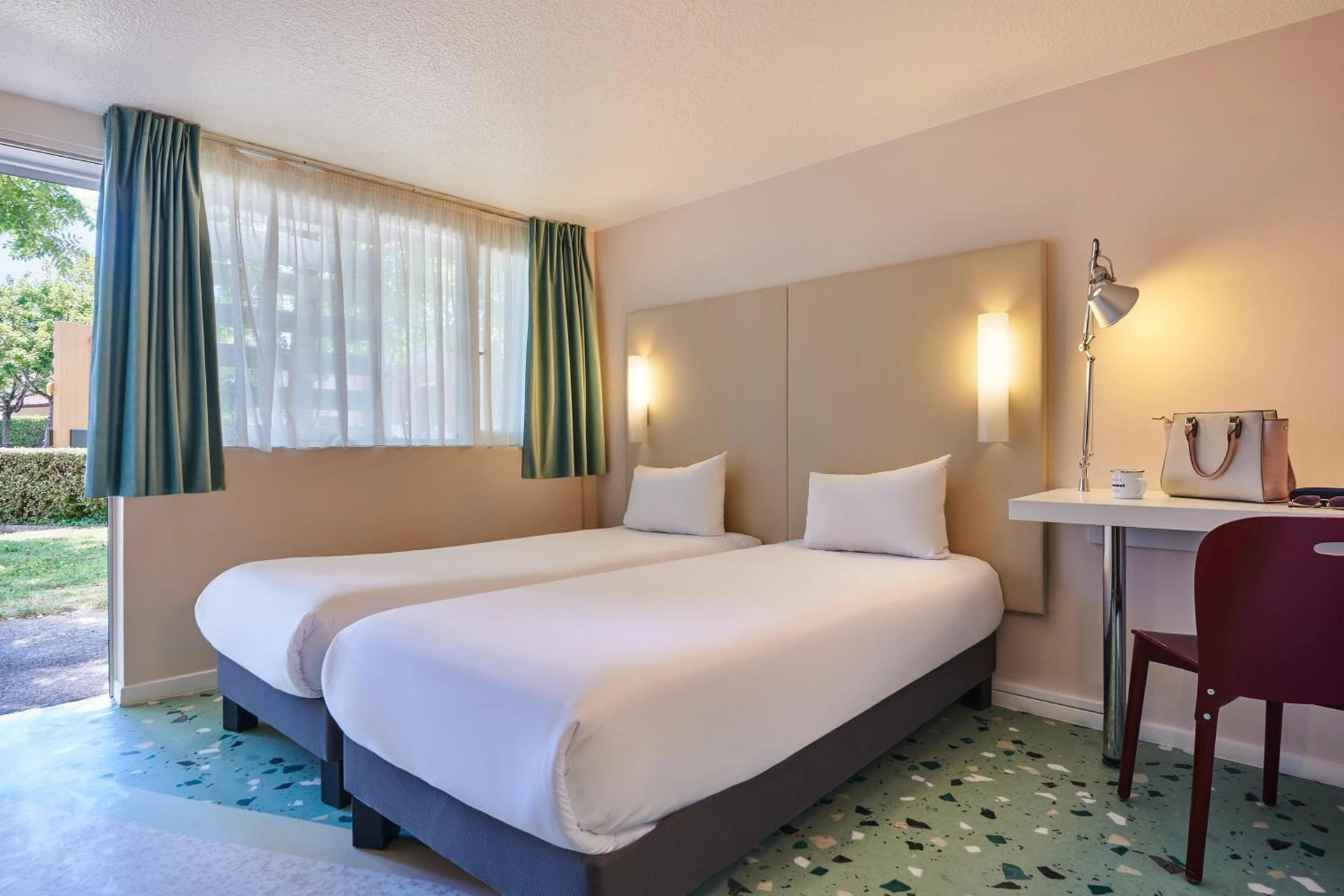 Chambre disponible pour un séminaire d'entreprise à Greet Hotel Versailles - Voisins Le Bretonneux - Paris