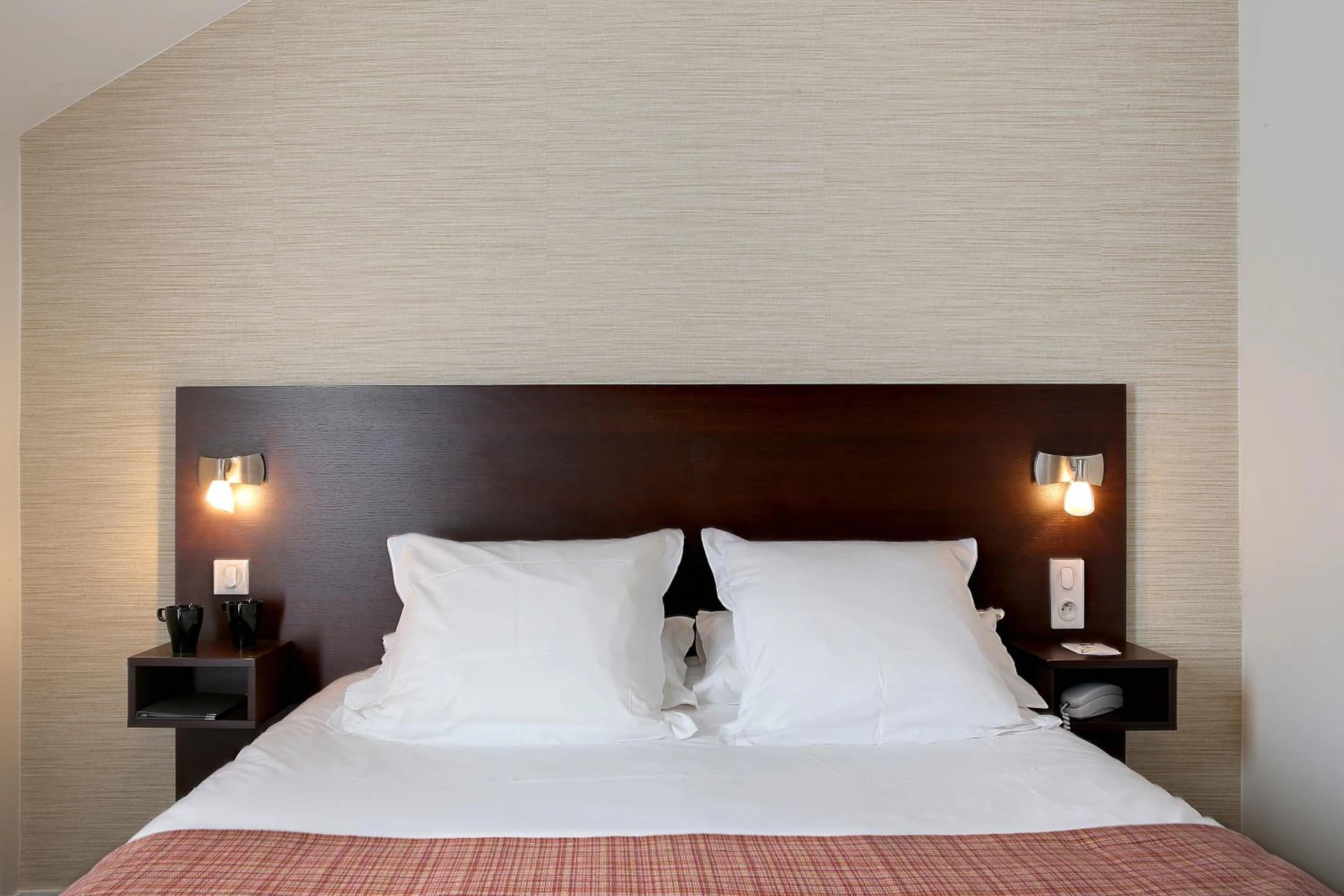 Chambre disponible pour un séminaire d'entreprise à Logis Havvah Hôtel Gap - Gap