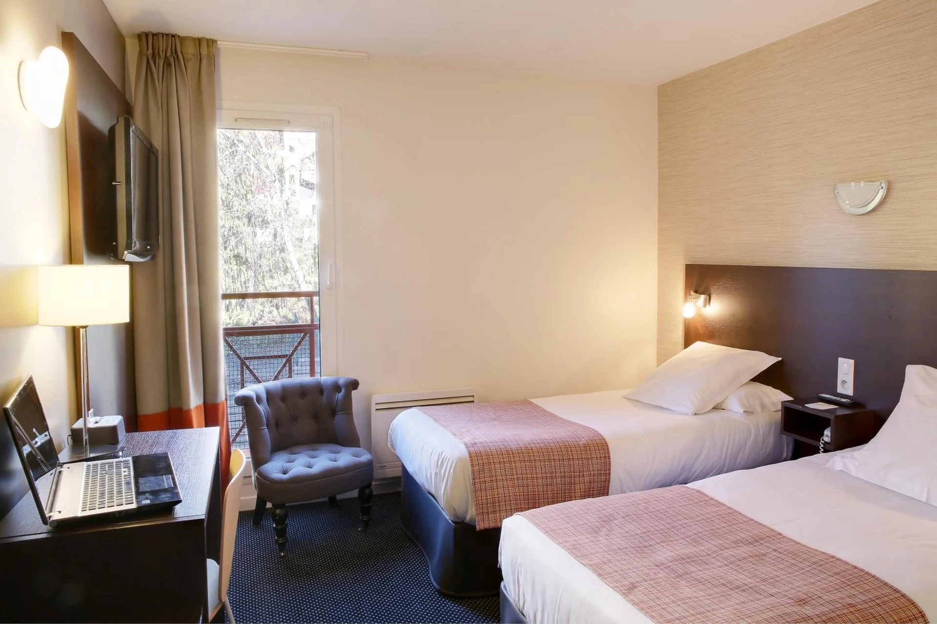 Magnifique chambre pour un séminaire d'entreprise à Logis Havvah Hôtel Gap - Gap