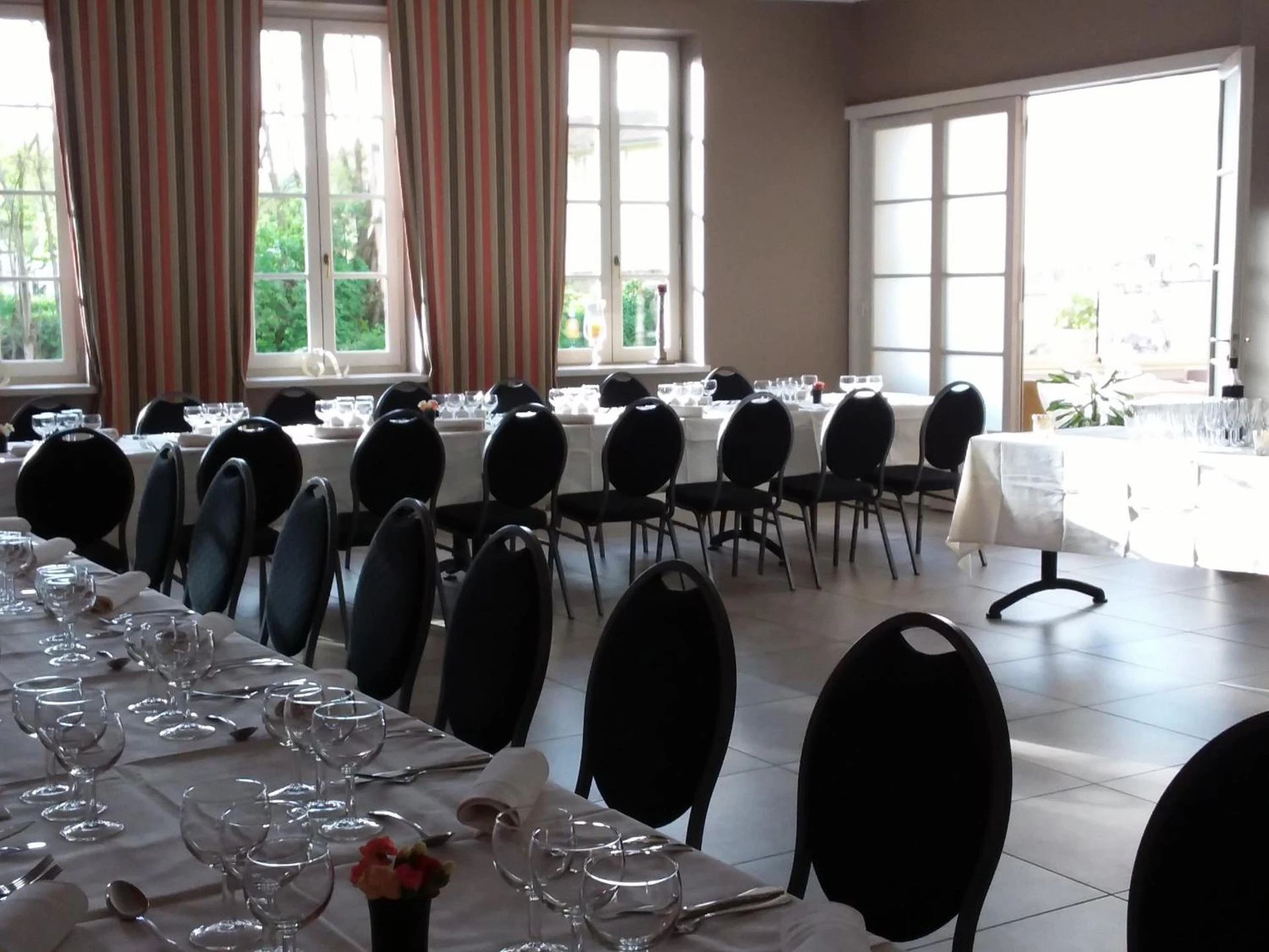 Ambiance de travail pour séminaire d'entreprise à Hostellerie d'Héloïse - Cluny