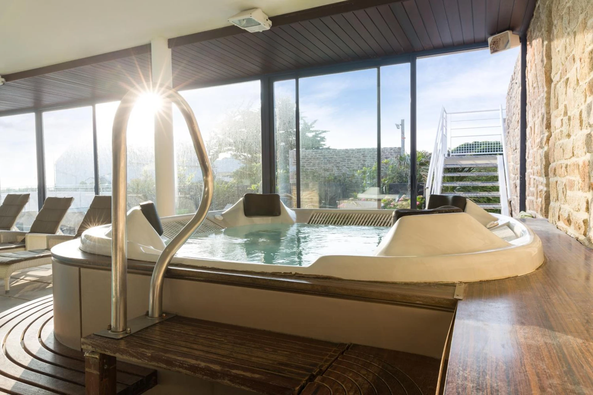 Lieu convivial pour un séminaire d'entreprise à Hostellerie de la Pointe Saint-Mathieu - SPA & Restaurant - Plougonvelin - En savoir plus 