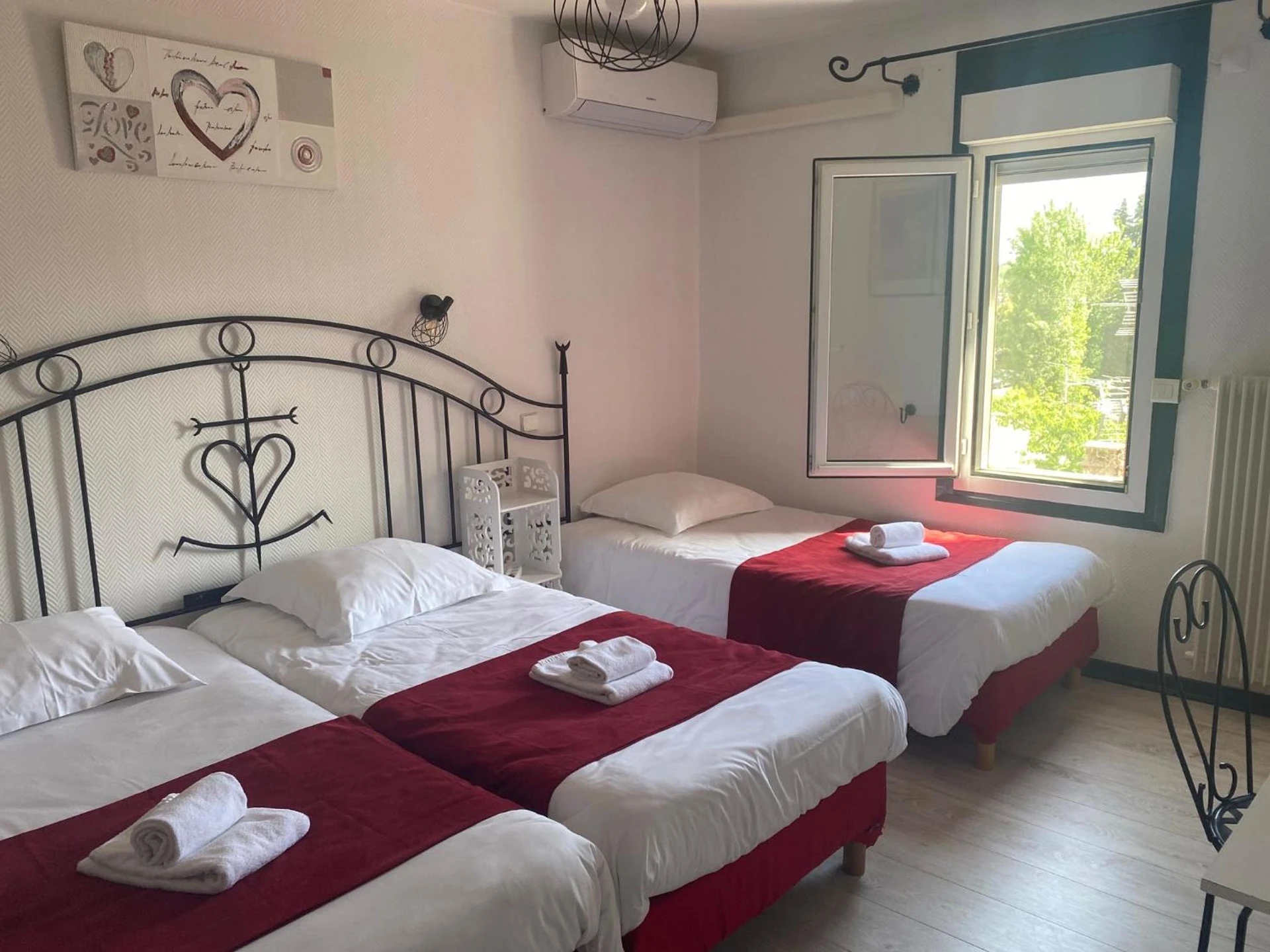 Magnifique chambre pour un séminaire d'entreprise à Hostellerie De La Source - Arles
