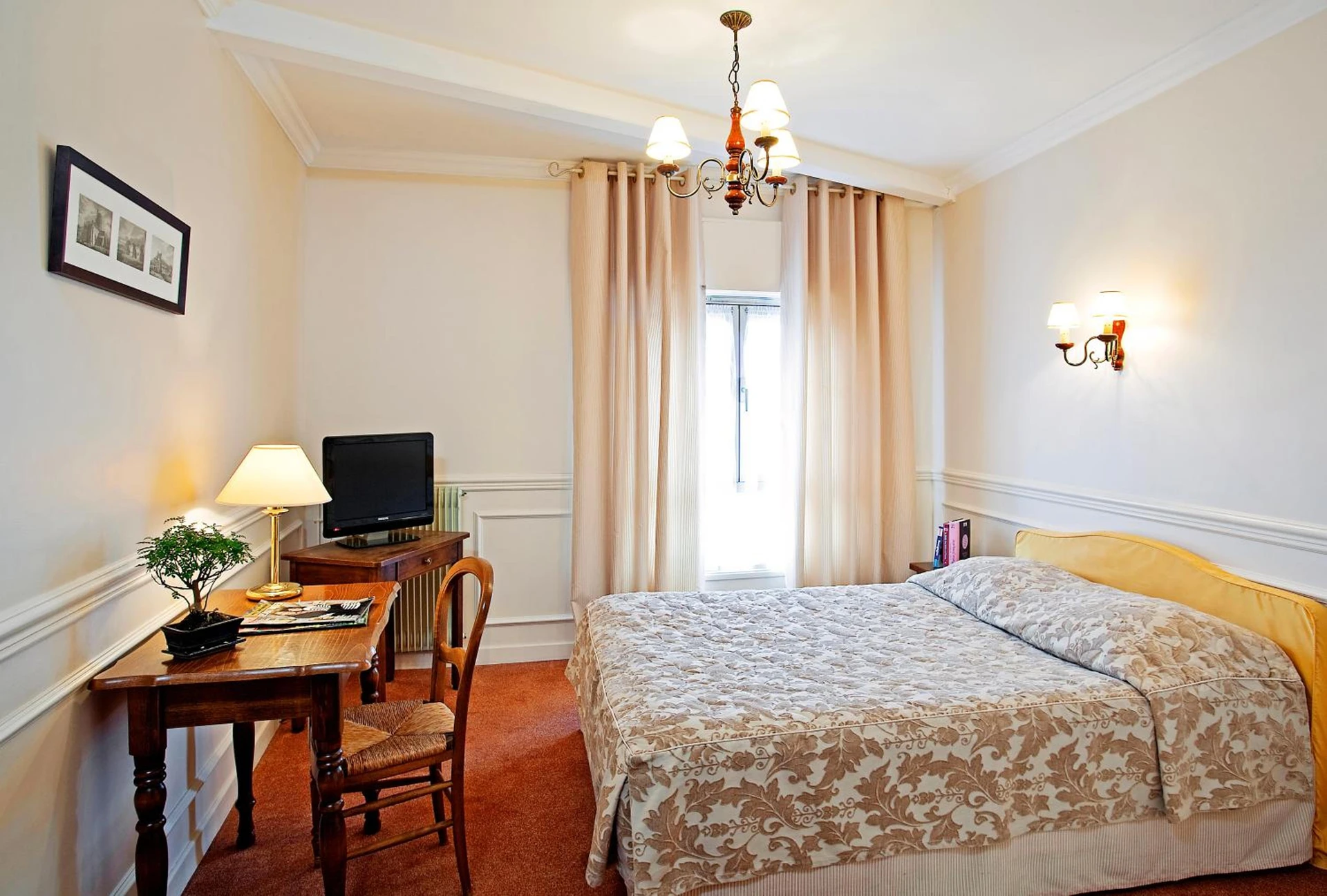 Chambre disponible pour un séminaire d'entreprise à Hostellerie des Trois Pigeons, Paray-le-Monial - Paray-le-Monial