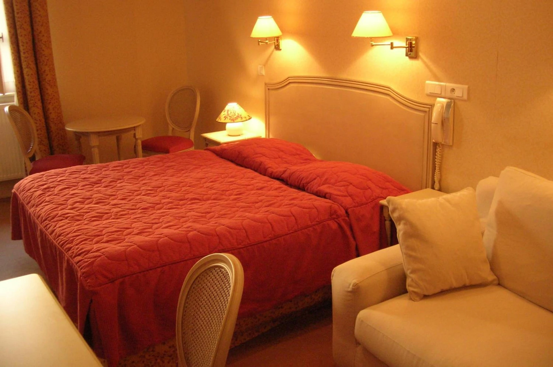 Chambre disponible pour un séminaire d'entreprise à Hostellerie des Trois Pigeons, Paray-le-Monial - Paray-le-Monial