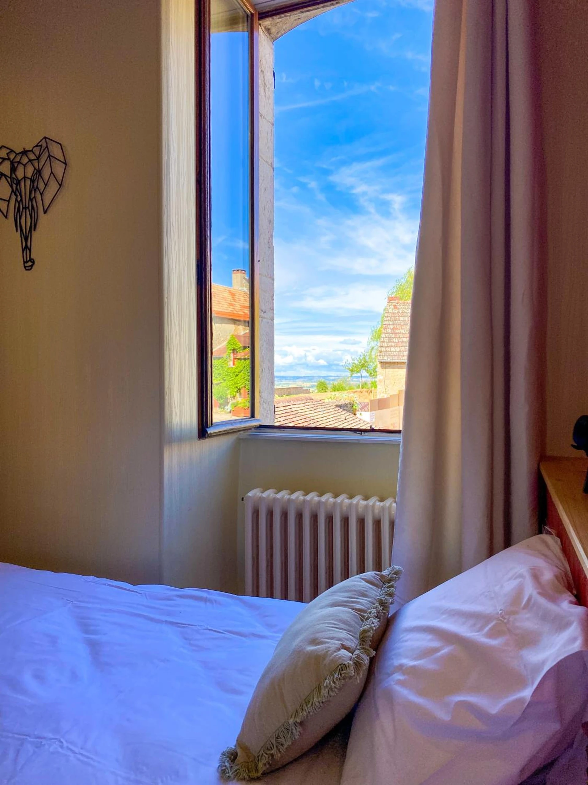 Chambre disponible pour un séminaire d'entreprise à Hostellerie Du Chateau - Châteauneuf