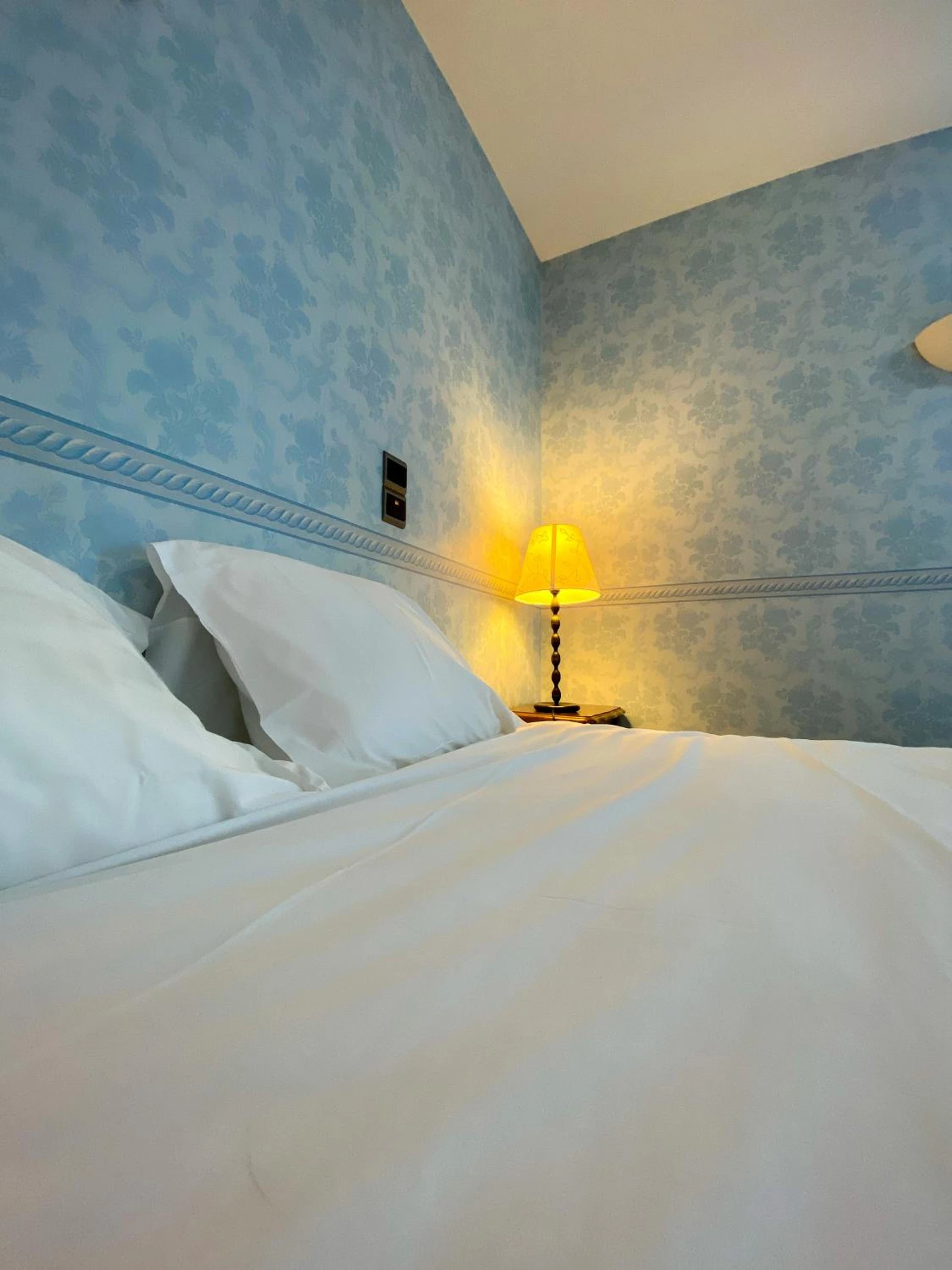 Magnifique chambre pour un séminaire d'entreprise à Hostellerie Du Chateau - Châteauneuf