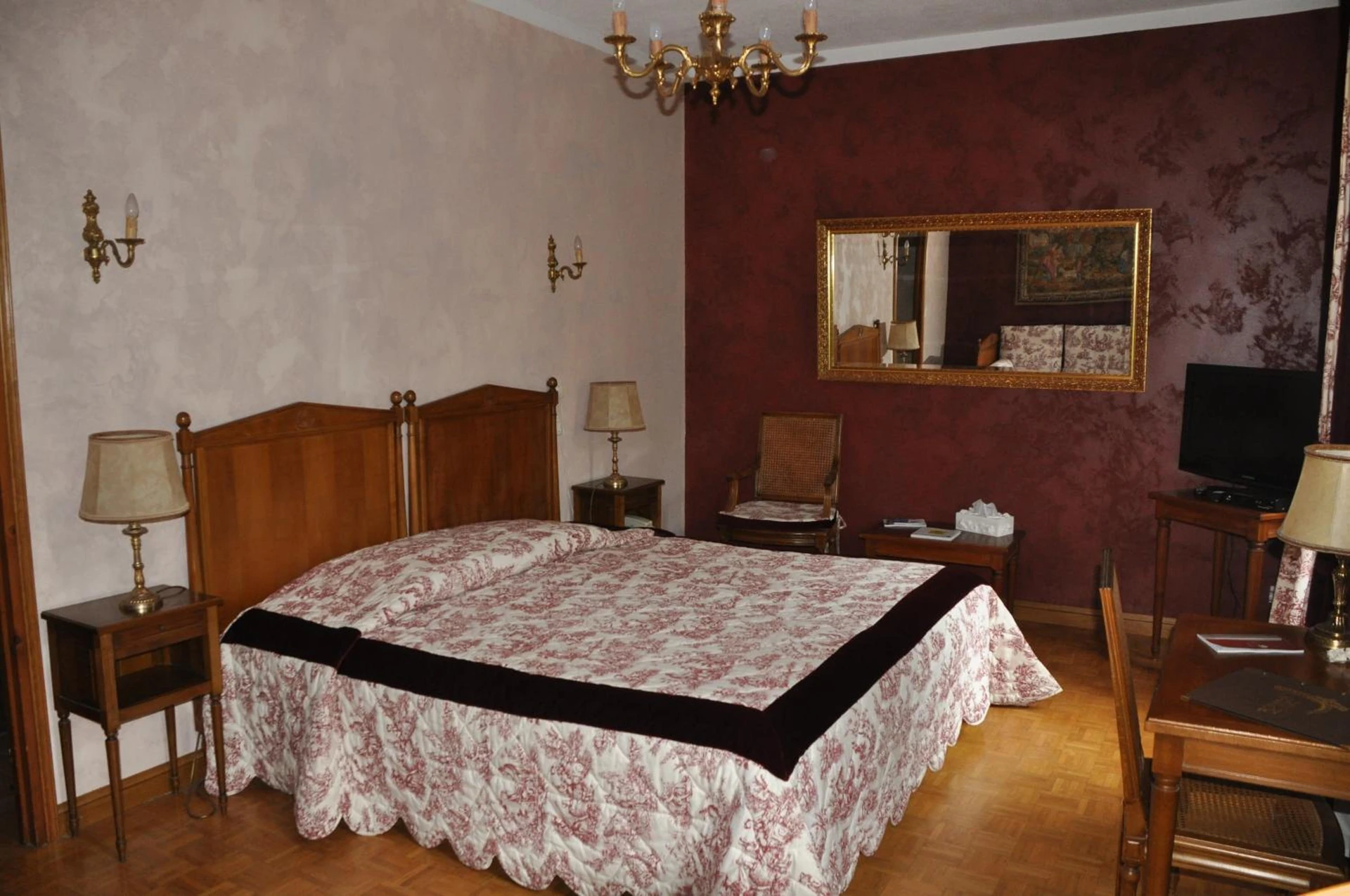 Magnifique chambre pour un séminaire d'entreprise à Logis Hostellerie Du Grand Duc hôtel restaurant - Gincla