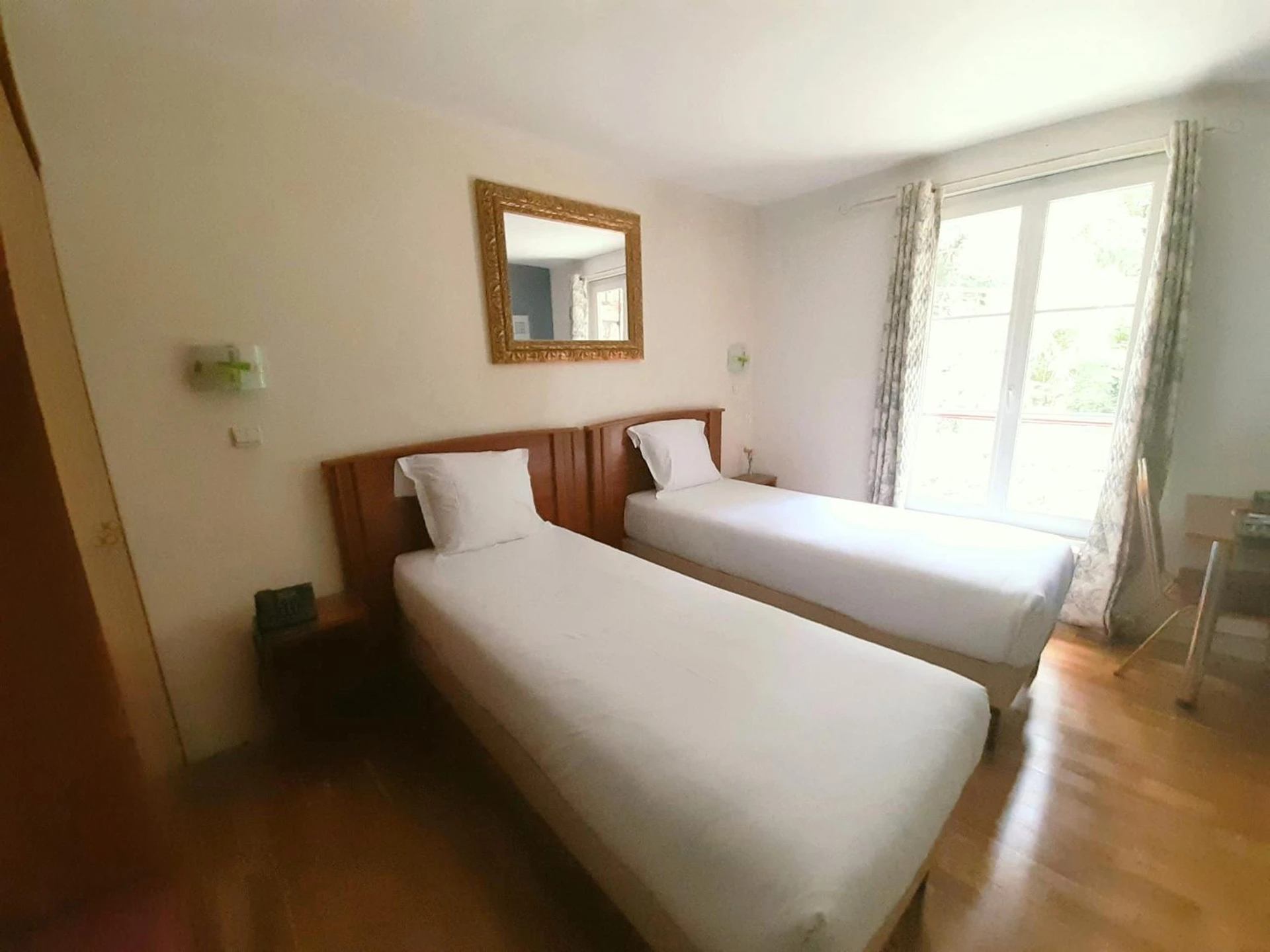 Magnifique chambre pour un séminaire d'entreprise à Hostellerie Du Lys - Lamorlaye