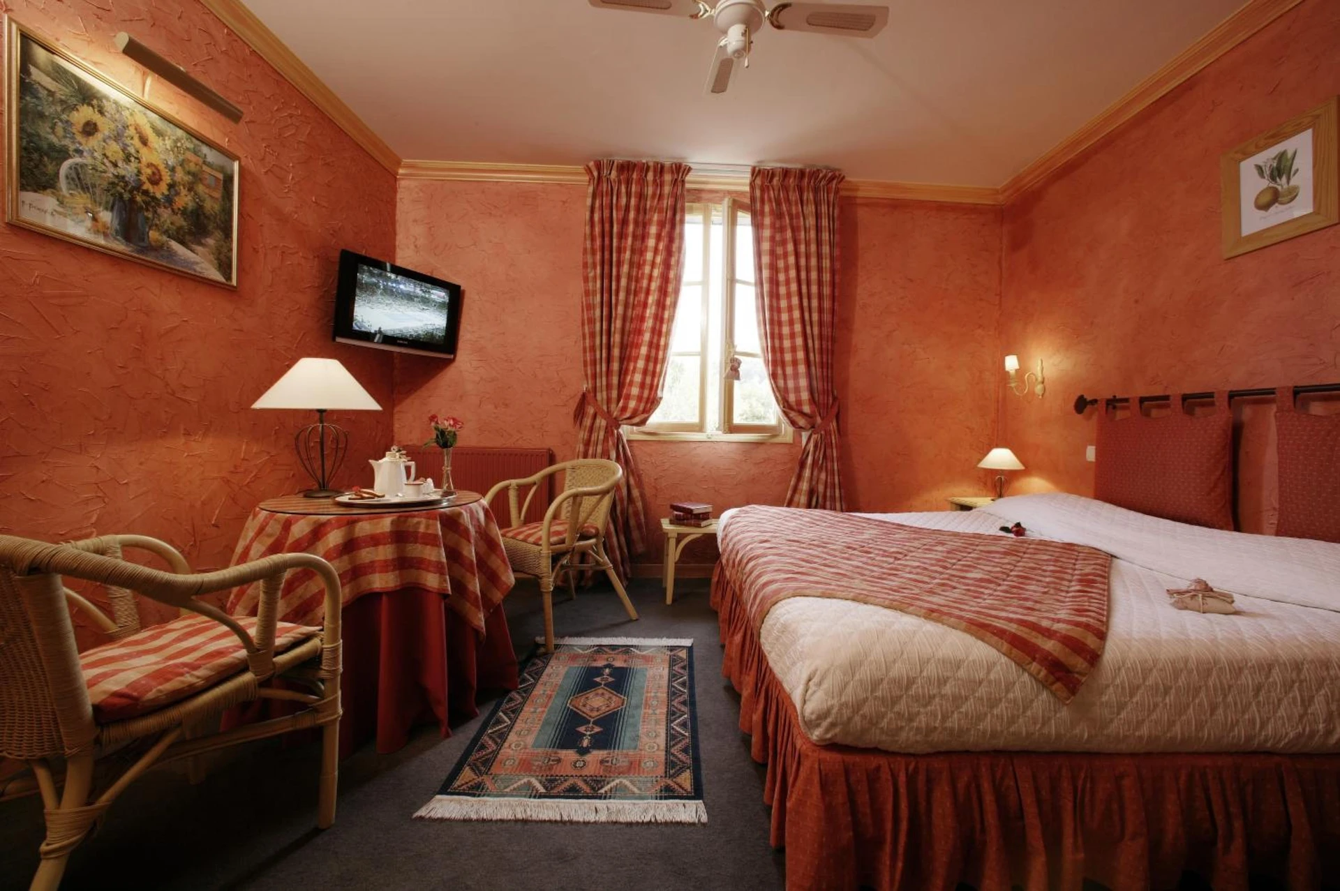 Chambre disponible pour un séminaire d'entreprise à Hostellerie du Passeur - Hôtel & Restaurant - Climatisation et Piscine chauffée - Les Eyzies-de-Tayac-Sireuil