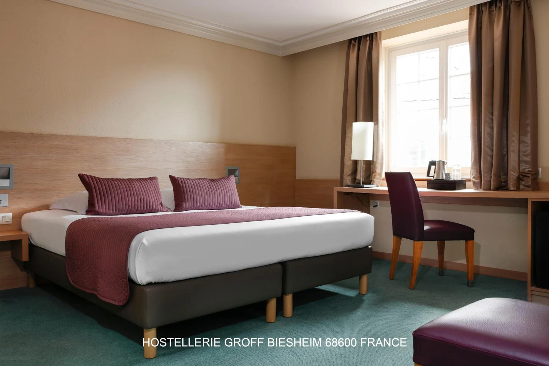 Magnifique chambre pour un séminaire d'entreprise à Aux Deux Clefs Hostellerie Groff - Biesheim