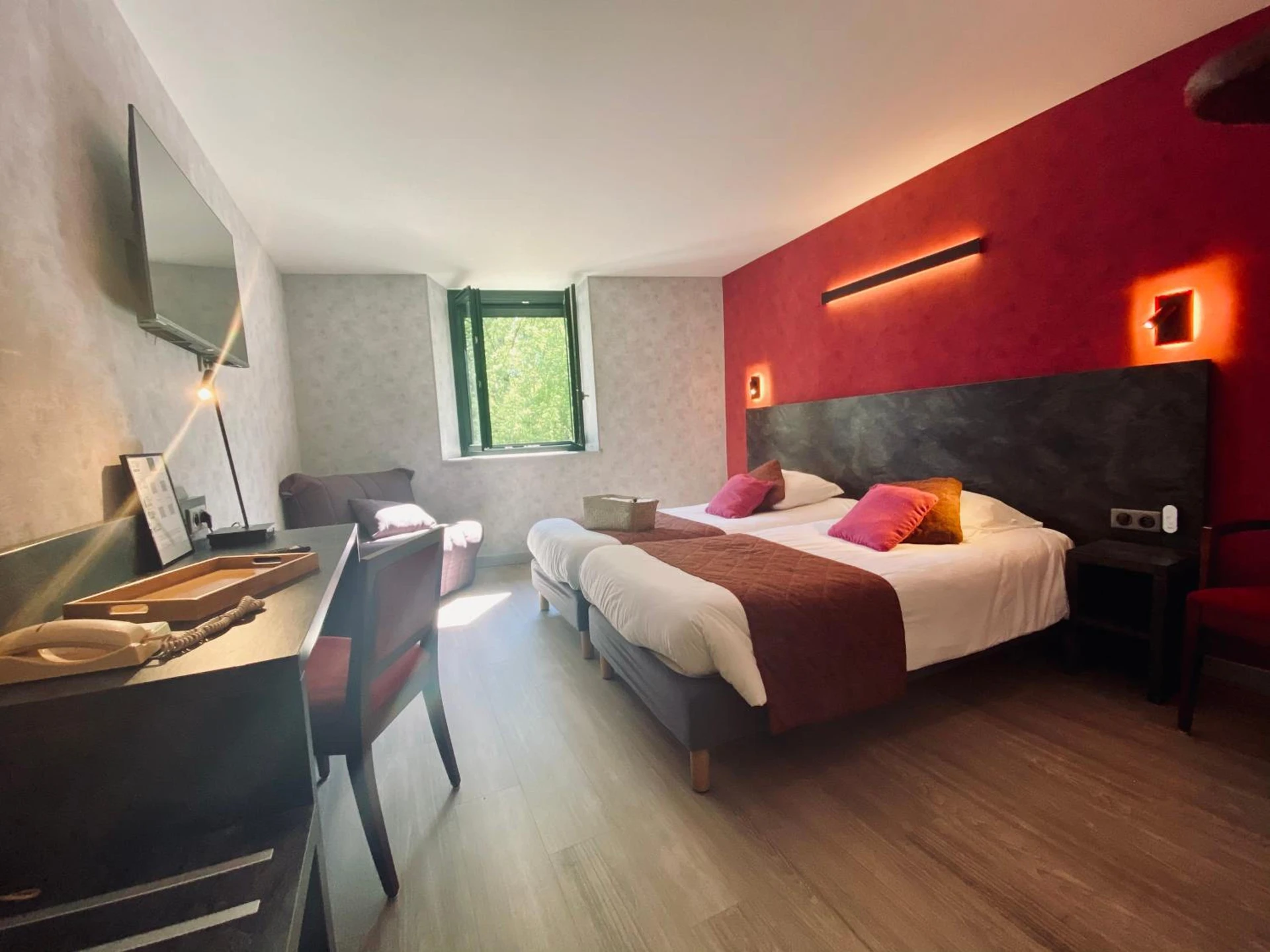Chambre disponible pour un séminaire d'entreprise à Logis Hostellerie la Chaumière - Arsonval