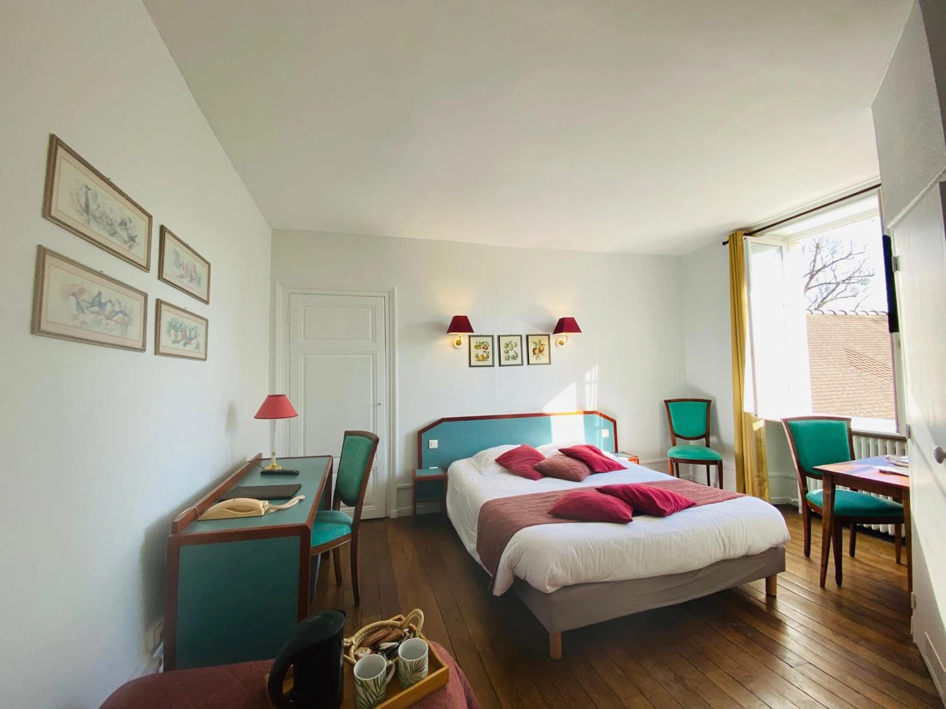 Chambre disponible pour un séminaire d'entreprise à Logis Hostellerie la Chaumière - Arsonval