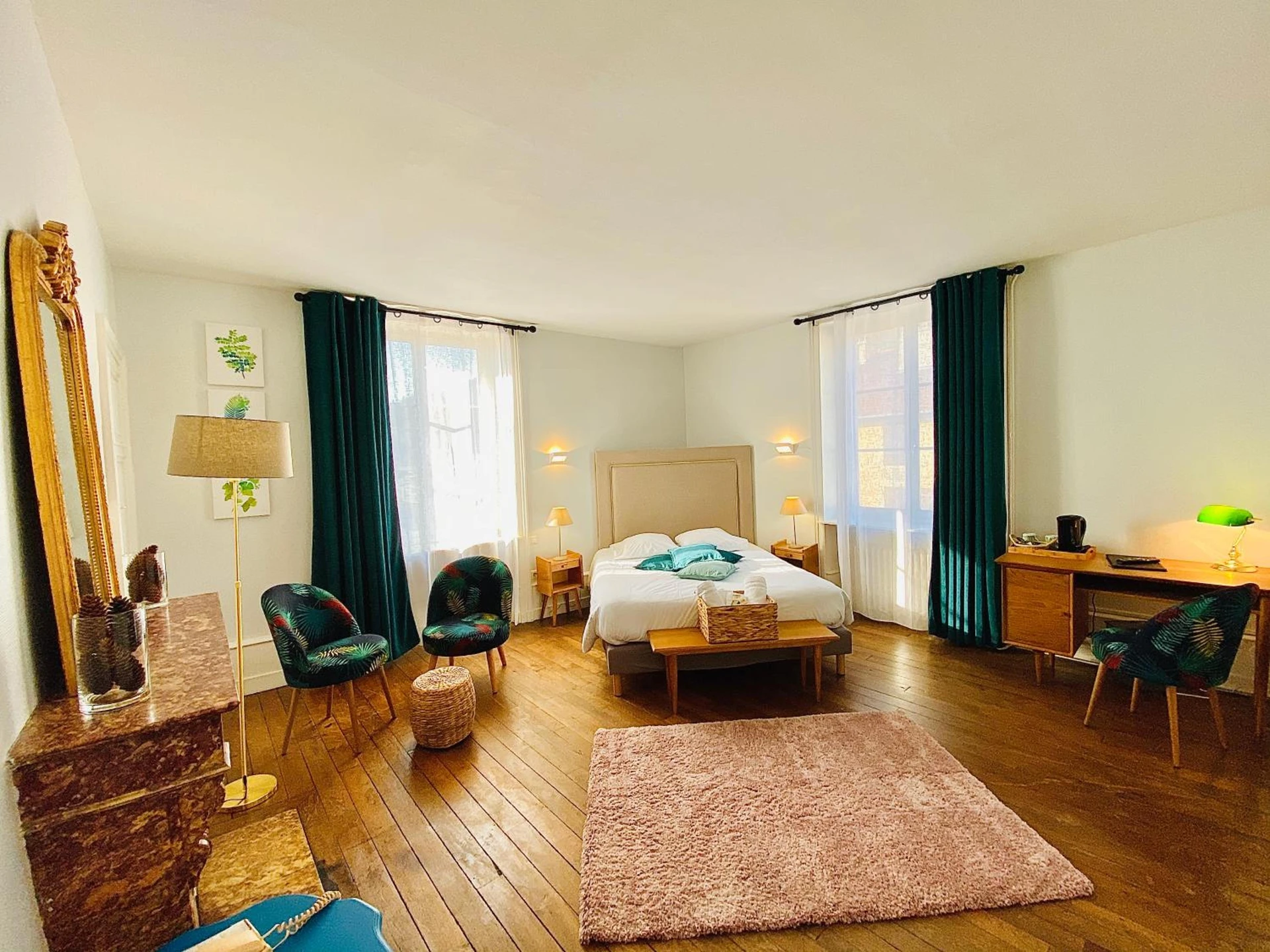 Magnifique chambre pour un séminaire d'entreprise à Logis Hostellerie la Chaumière - Arsonval