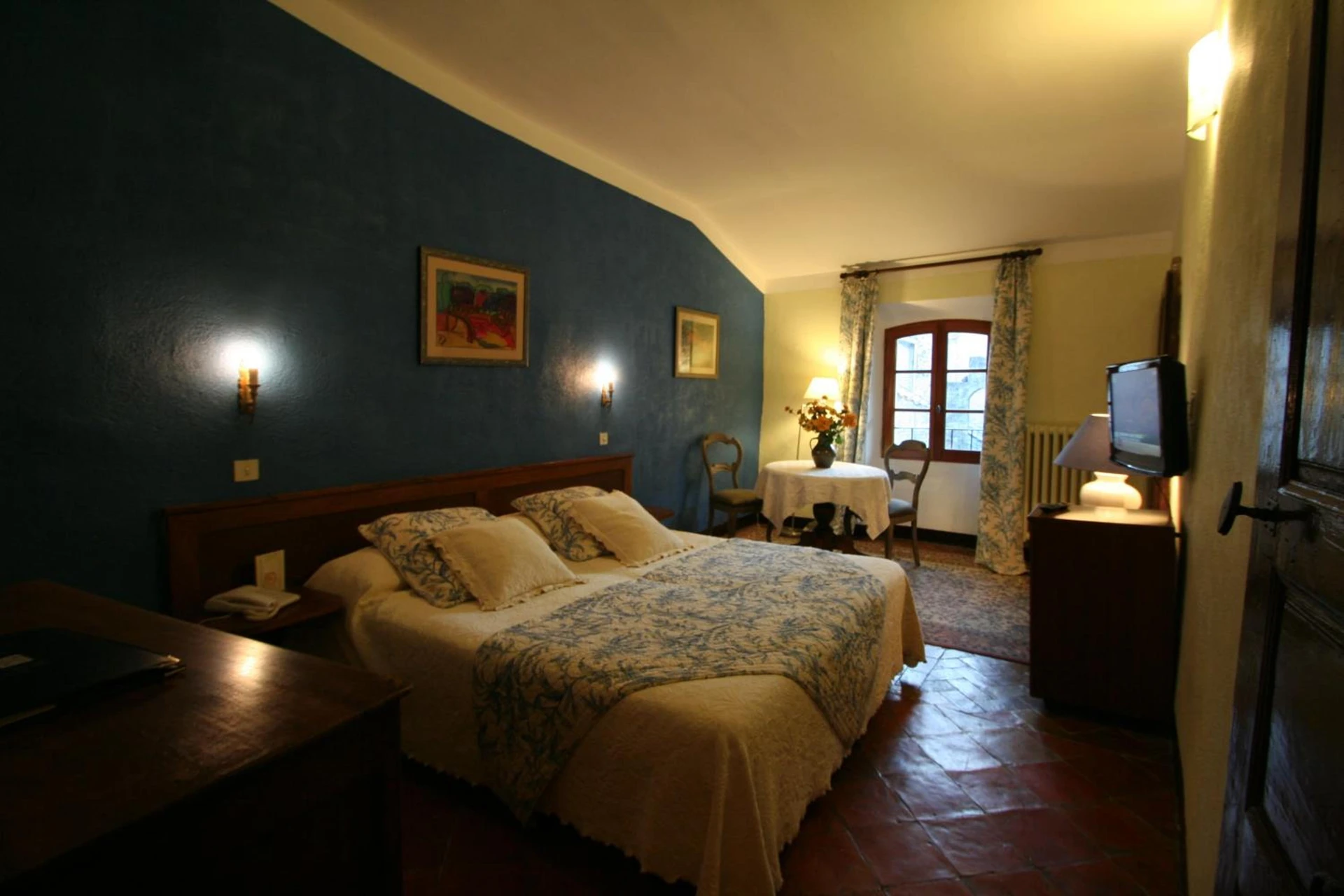 Chambre disponible pour un séminaire d'entreprise à Hostellerie Le Beffroi - Vaison-la-Romaine