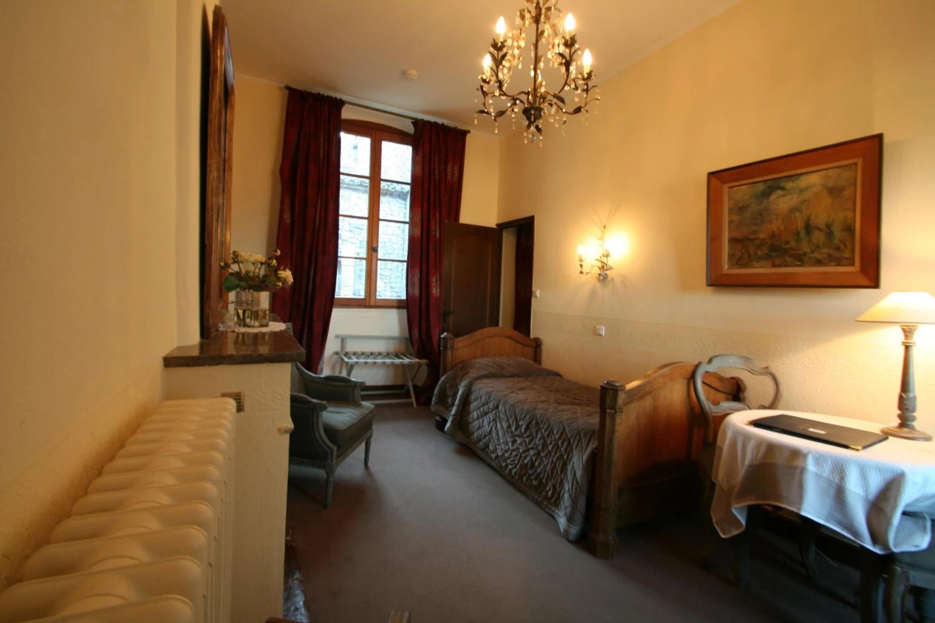 Magnifique chambre pour un séminaire d'entreprise à Hostellerie Le Beffroi - Vaison-la-Romaine