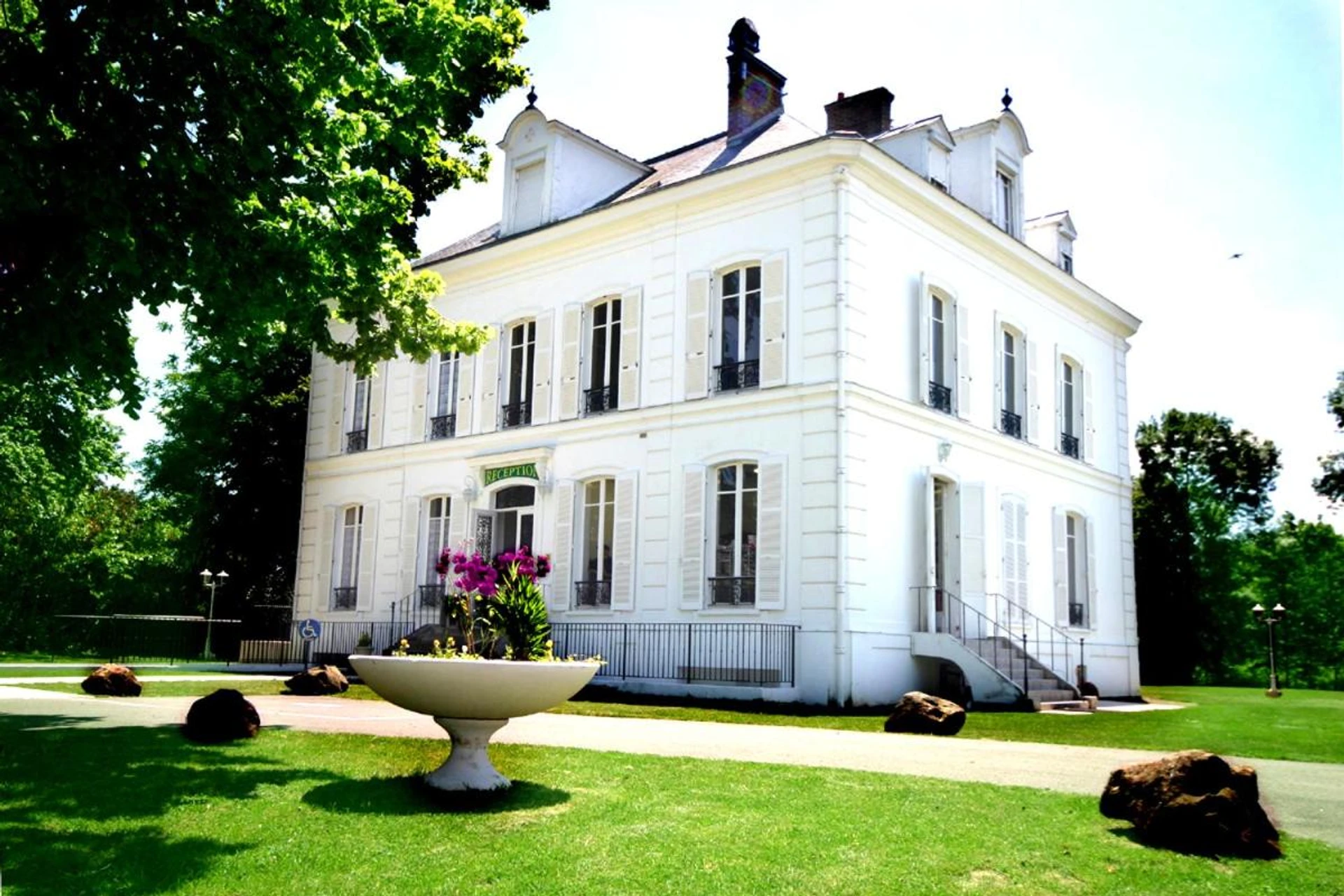 Chambre à Logis - Hostellerie Le Chatel Nangis - Organiser un séminaire d'entreprise à Nangis