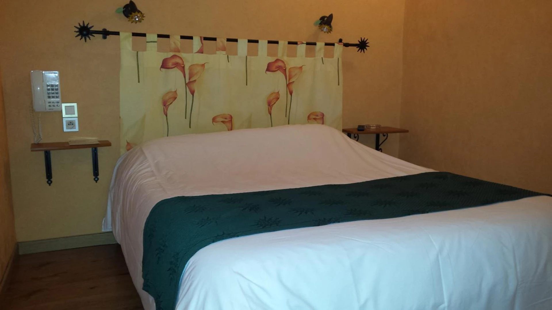 Chambre disponible pour un séminaire d'entreprise à Hostellerie Le Mirabeau - Peyrolles-en-Provence