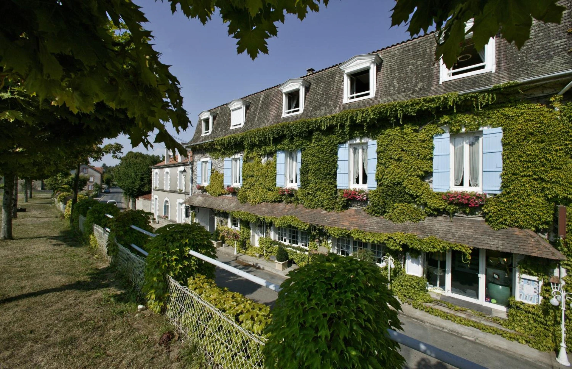 Lieu convivial pour un séminaire d'entreprise à Logis Hôtel Hostellerie Saint-Jacques - Saint-Saud-Lacoussière - En savoir plus 