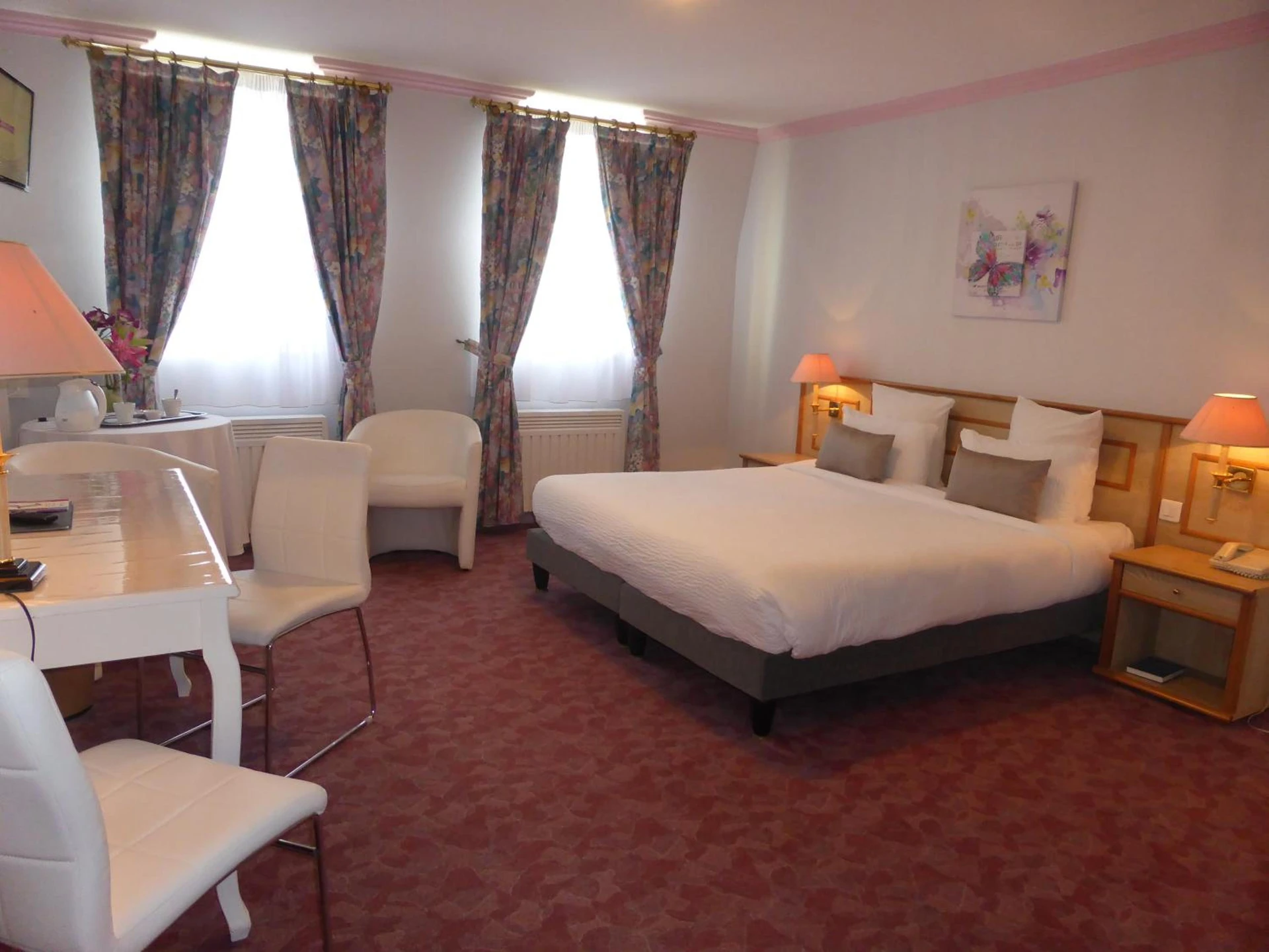 Magnifique chambre pour un séminaire d'entreprise à Logis - Hostellerie Saint-Louis & Restaurant Pauze - Bollezeele