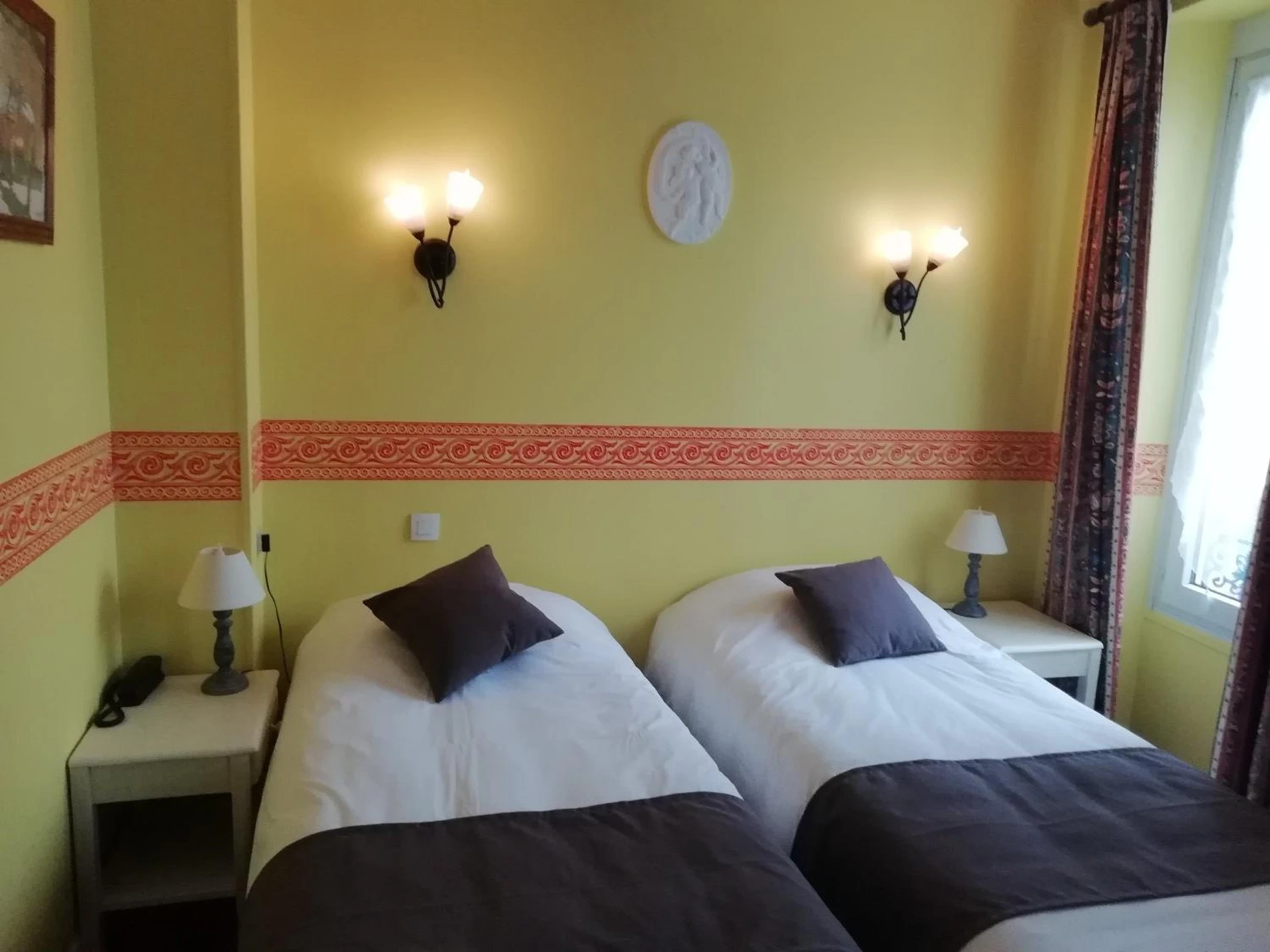 Magnifique chambre pour un séminaire d'entreprise à Hostellerie Saint Martin- Logis Hôtel et Restaurant - Creully