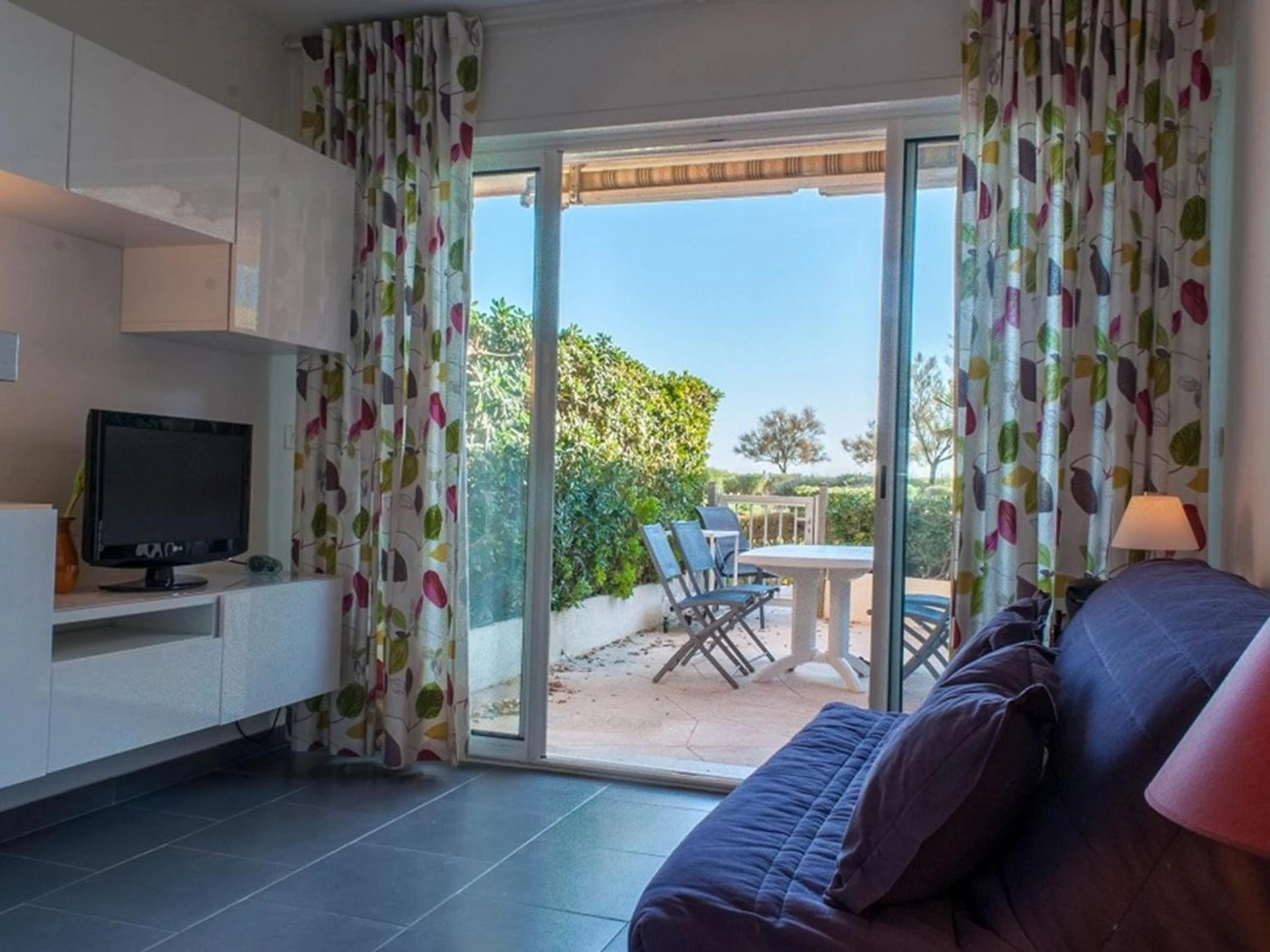 Ambiance de travail pour séminaire d'entreprise à Studio cabine au Lavandou, jardin privé, plage accessible - FR-1-803-83 - Le Lavandou
