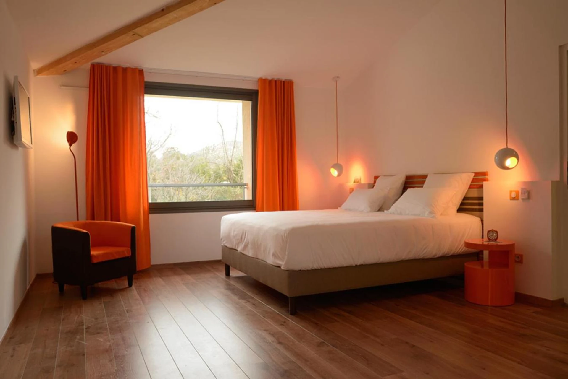 Chambre disponible pour un séminaire d'entreprise à Hôtel 96 - Marseille