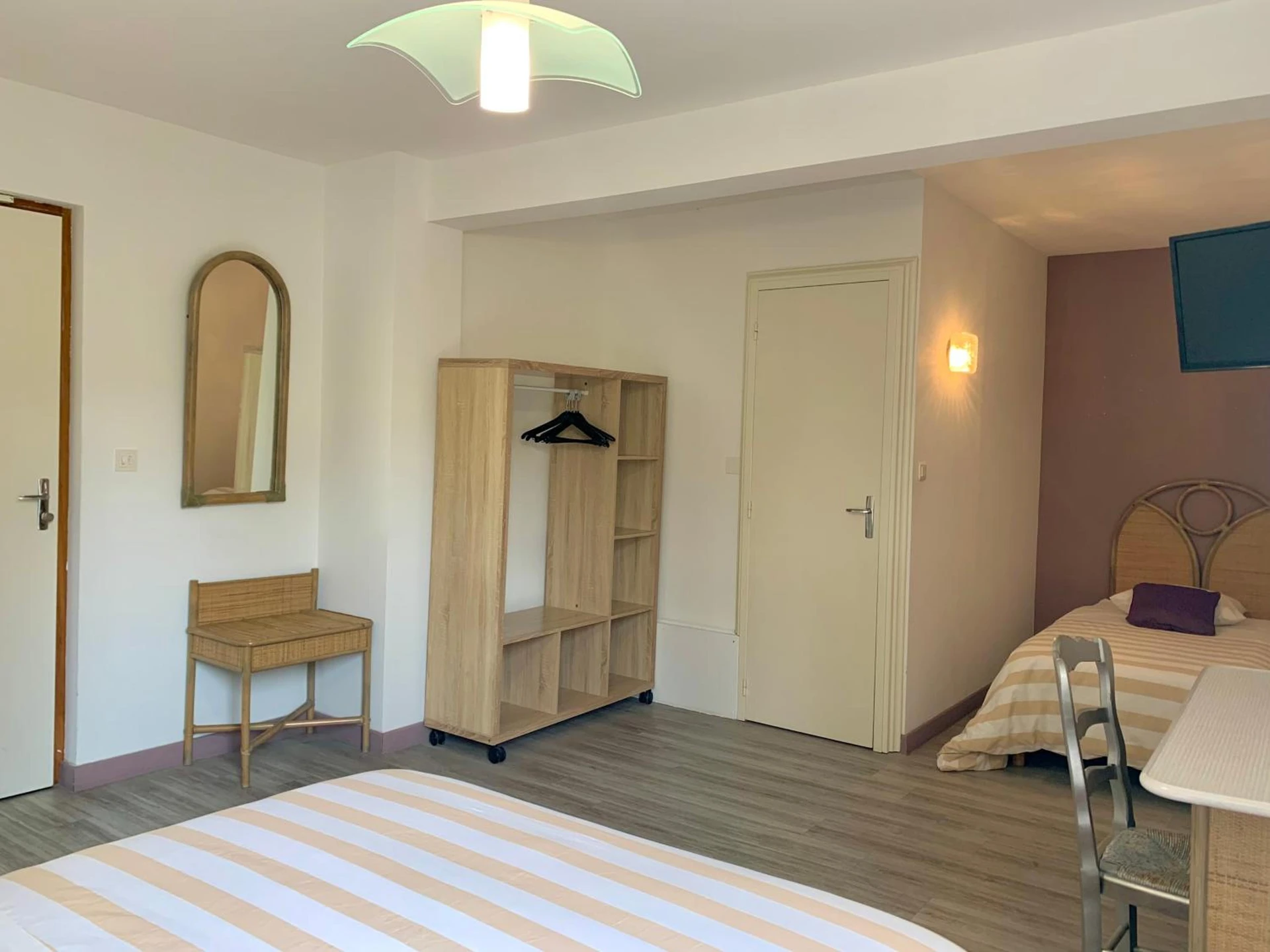 Magnifique chambre pour un séminaire d'entreprise à A La Porte Saint Jean - La Souterraine
