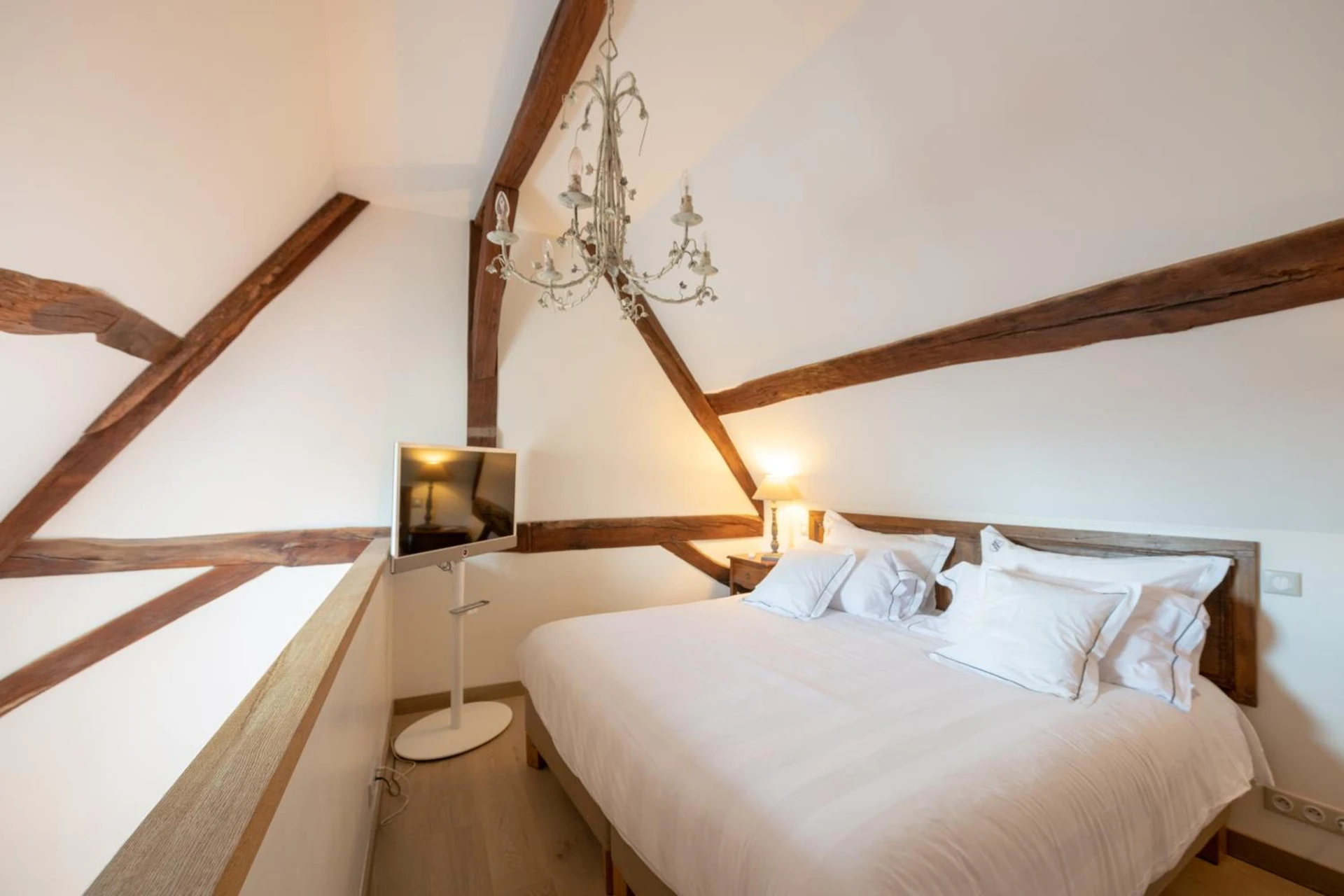 Magnifique chambre pour un séminaire d'entreprise à Abbaye de Maizières - Beaune