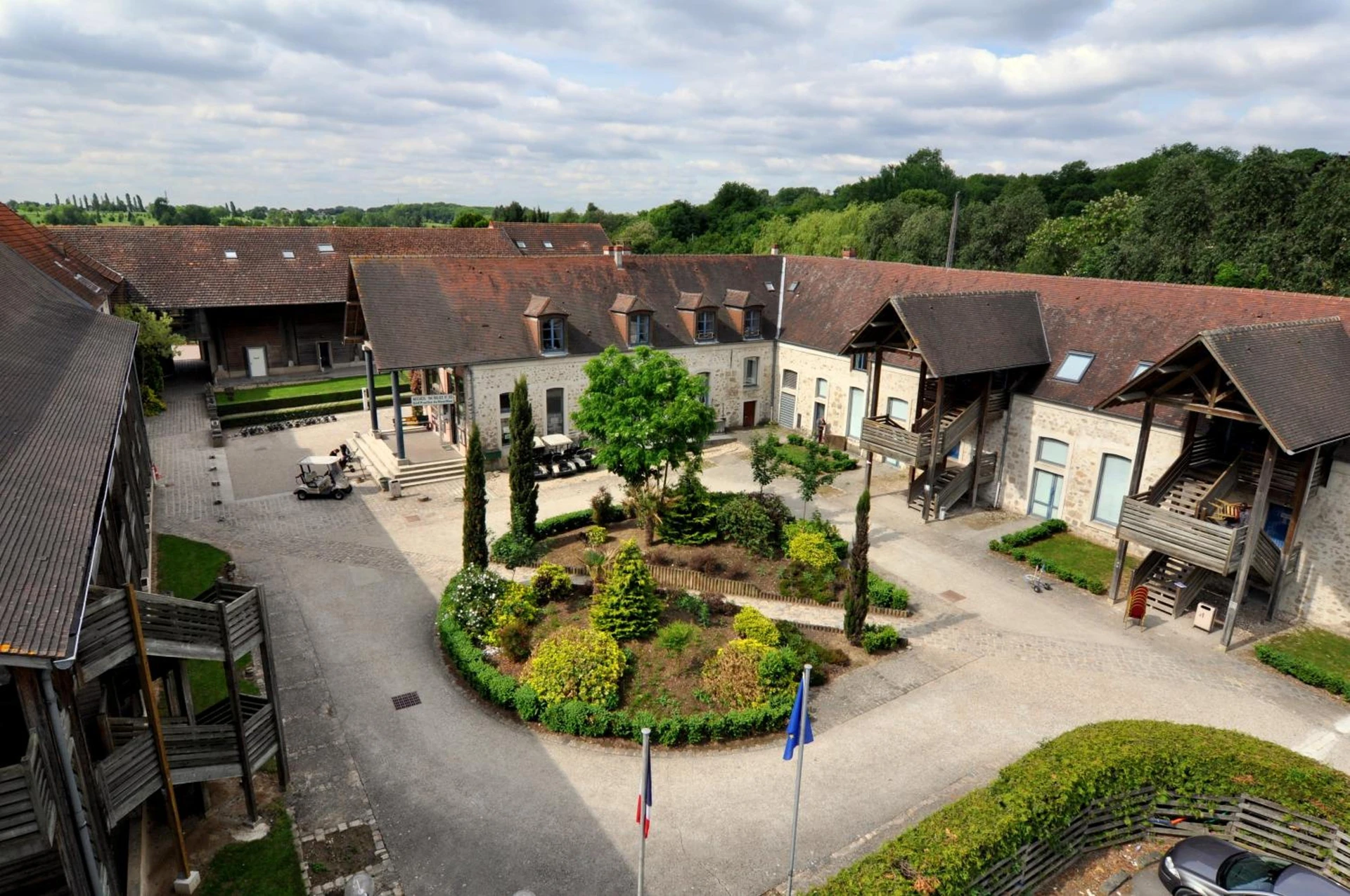 Lieu convivial pour un séminaire d'entreprise à Hotel Abbaye du Golf de Lésigny - Lésigny - En savoir plus 