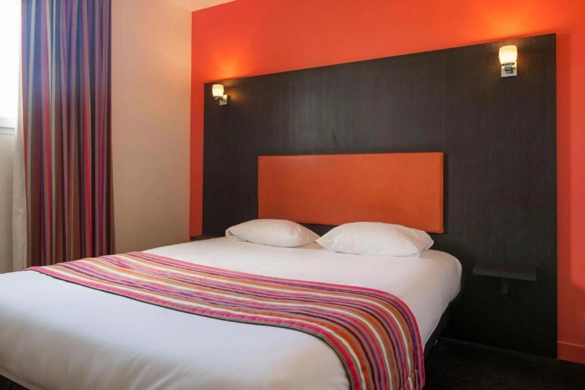 Chambre à BRIT HOTEL CONFORT ALEXIA - La Souterraine - Organiser un séminaire d'entreprise à La Souterraine