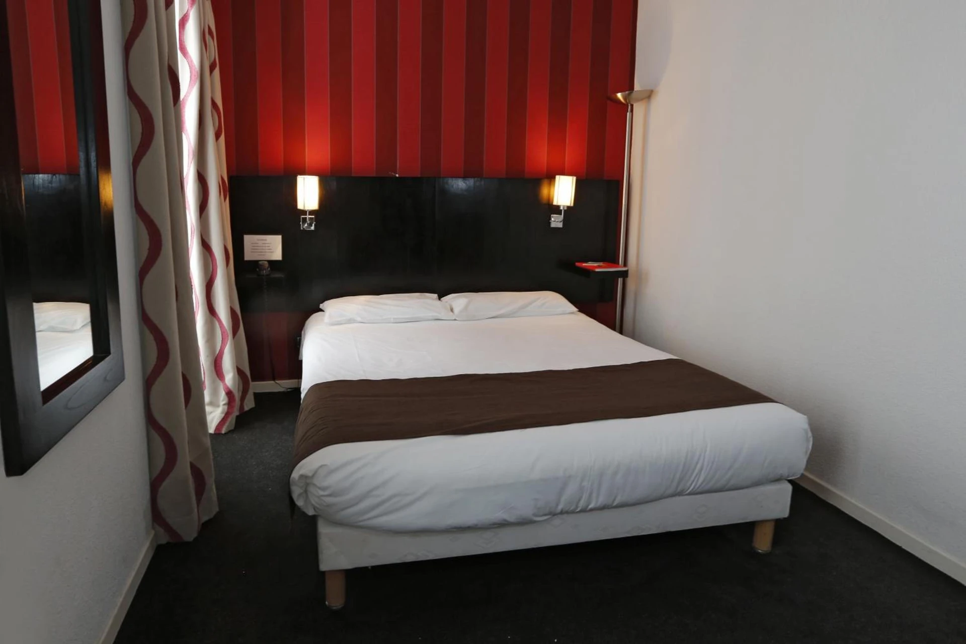 Magnifique chambre pour un séminaire d'entreprise à Hôtel Alizé - Cannes