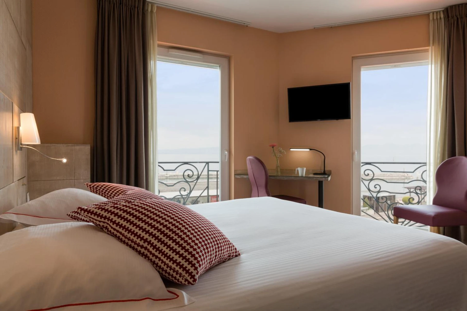 Magnifique chambre pour un séminaire d'entreprise à The Originals Boutique, Hôtel Alizé, Évian-les-Bains - Évian-les-Bains