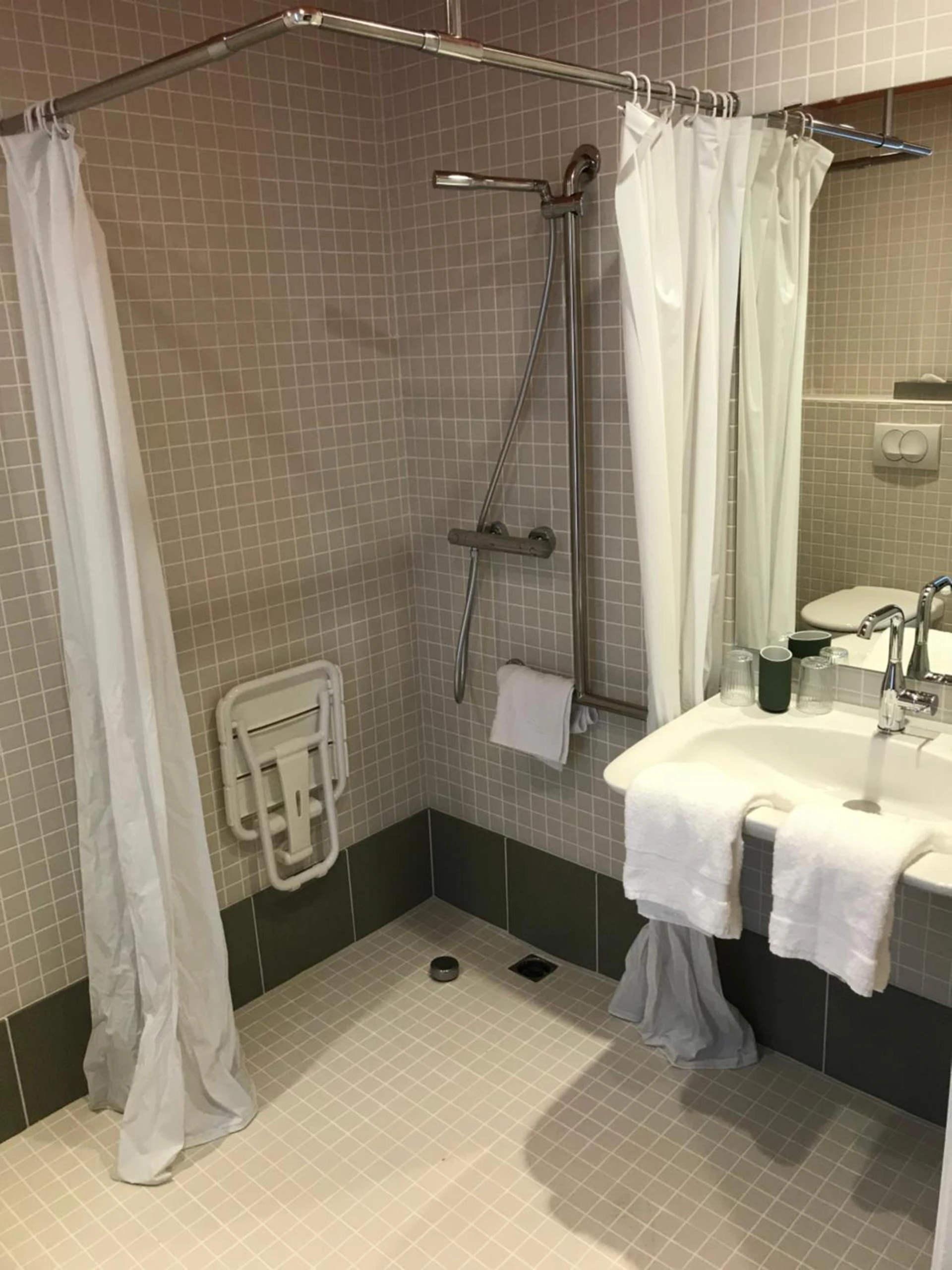 Chambre à Logis Hôtel Altitude et Spa Pierre-Percée - Organiser un séminaire d'entreprise à Pierre-Percée