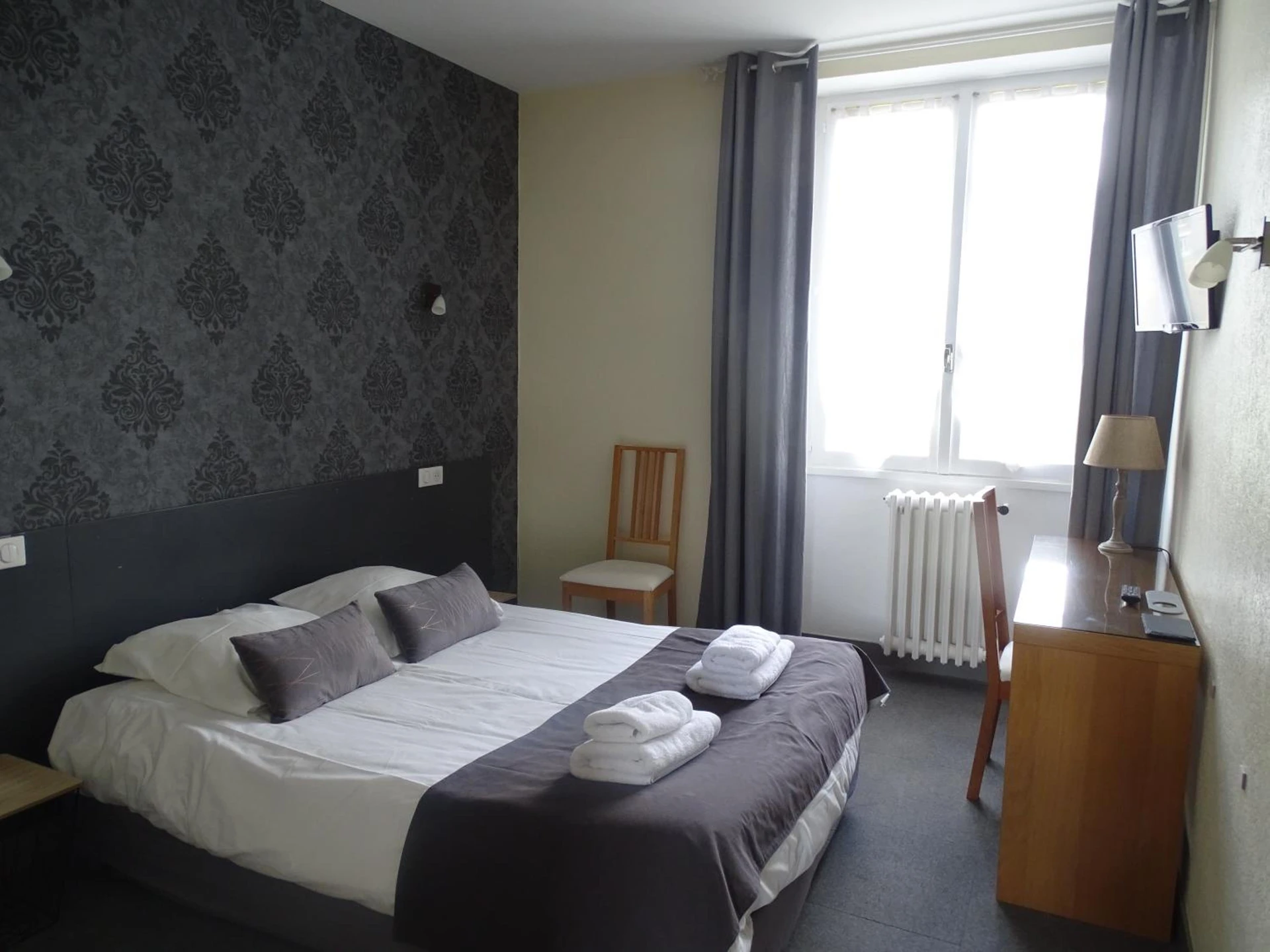 Magnifique chambre pour un séminaire d'entreprise à Hôtel Ambroise - Uzerche