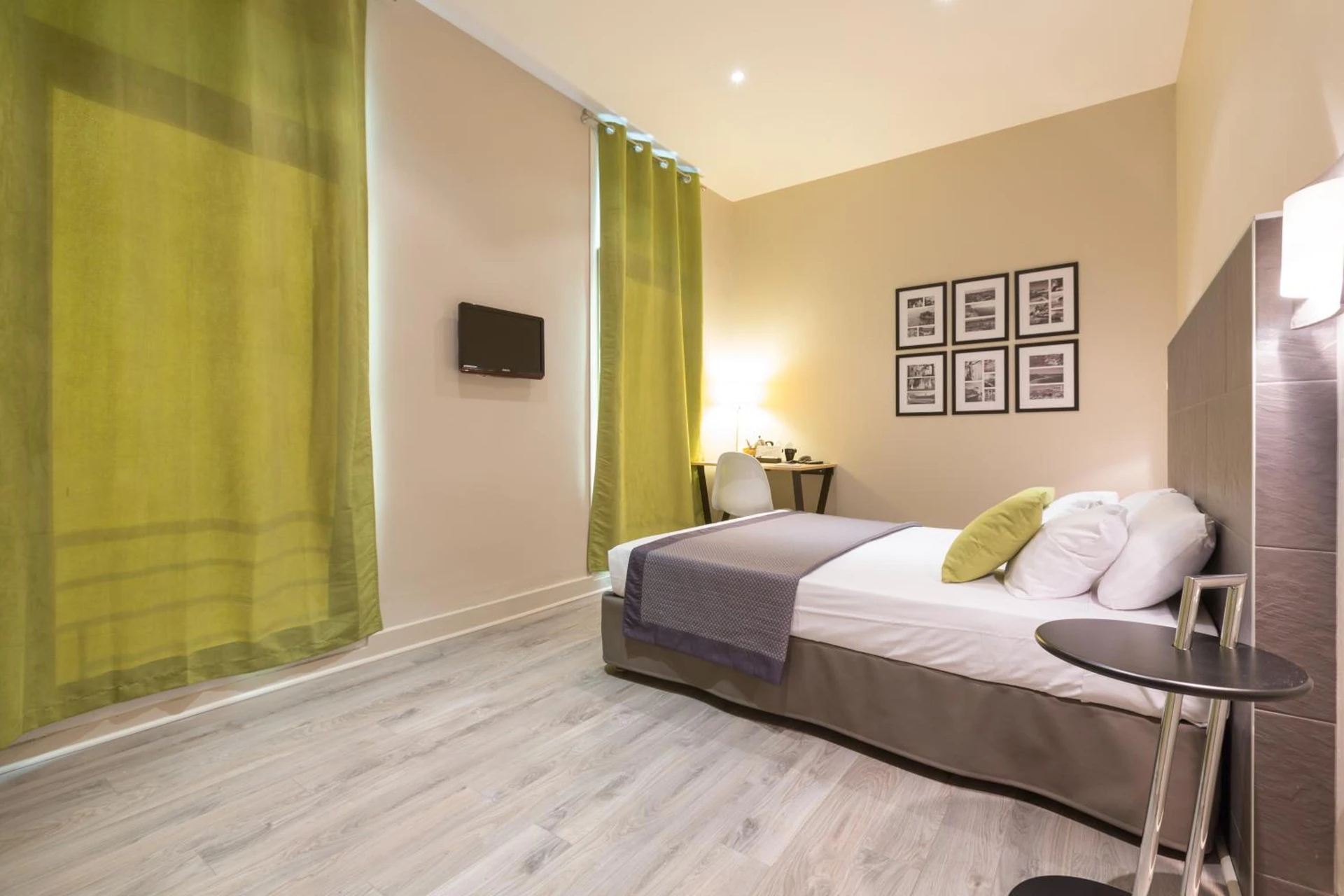 Magnifique chambre pour un séminaire d'entreprise à Hôtel Amirauté - Toulon
