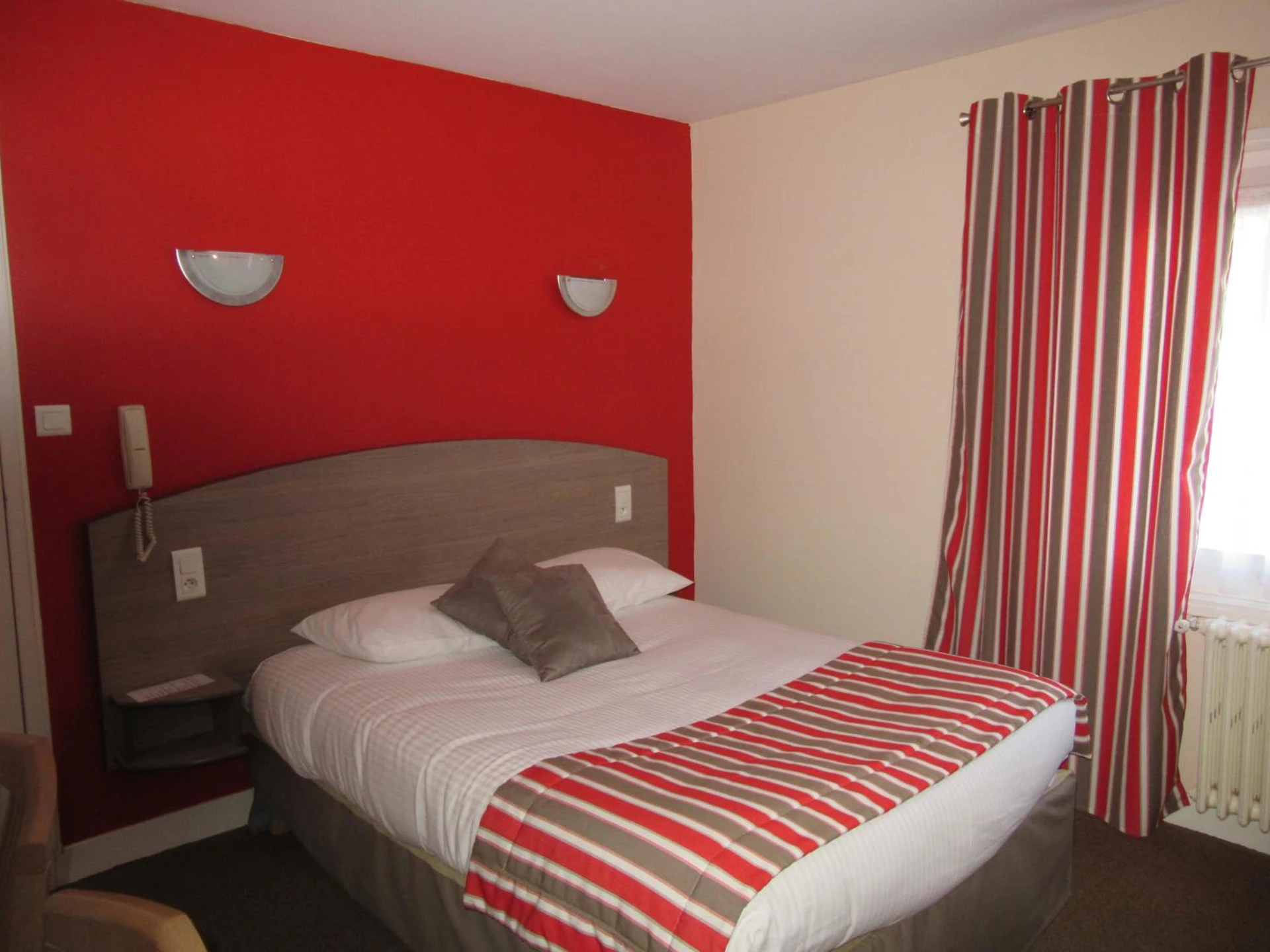Chambre disponible pour un séminaire d'entreprise à Logis Hôtel Andreinia & Cabanes - Estérençuby