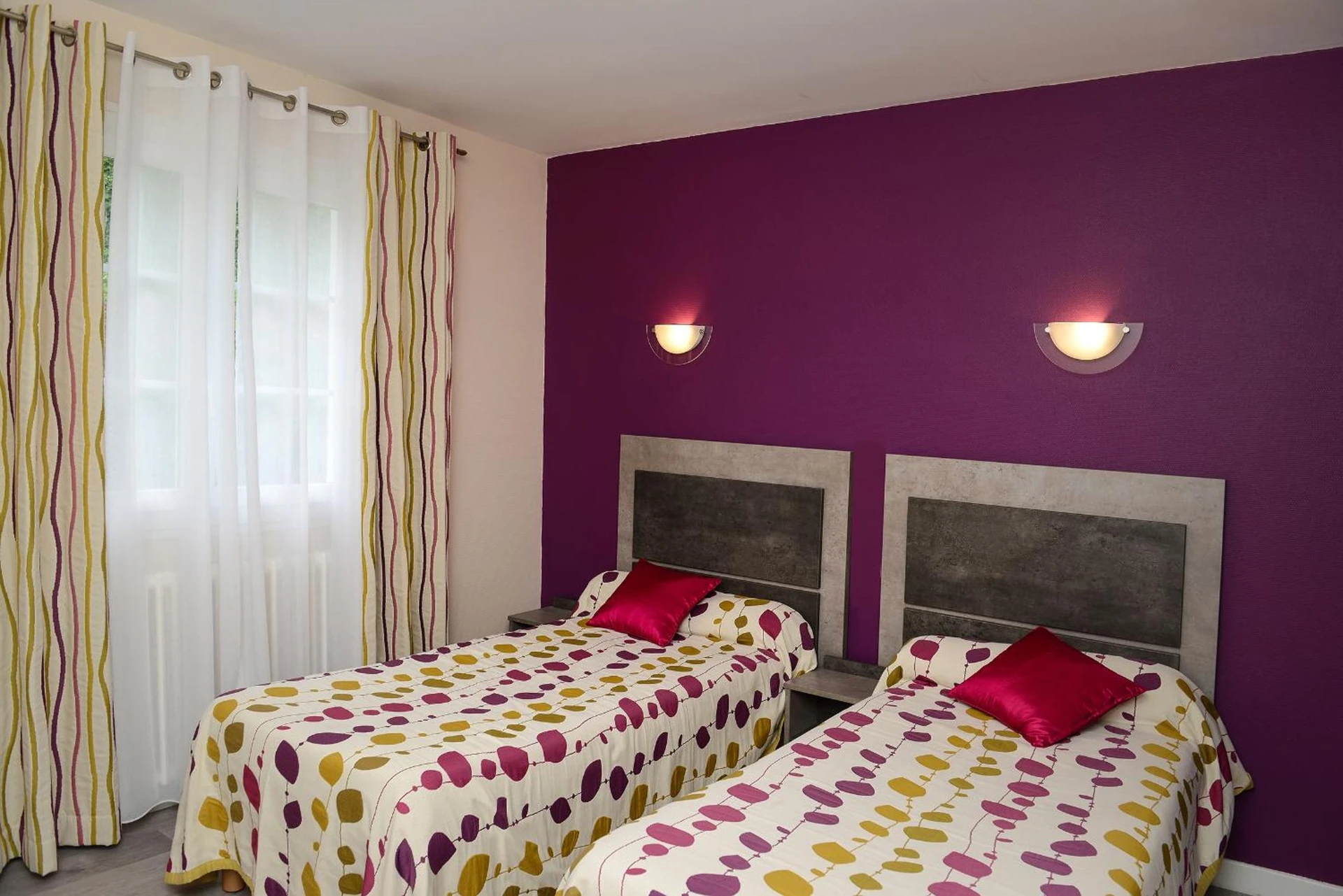 Chambre disponible pour un séminaire d'entreprise à Logis Hôtel Andreinia & Cabanes - Estérençuby